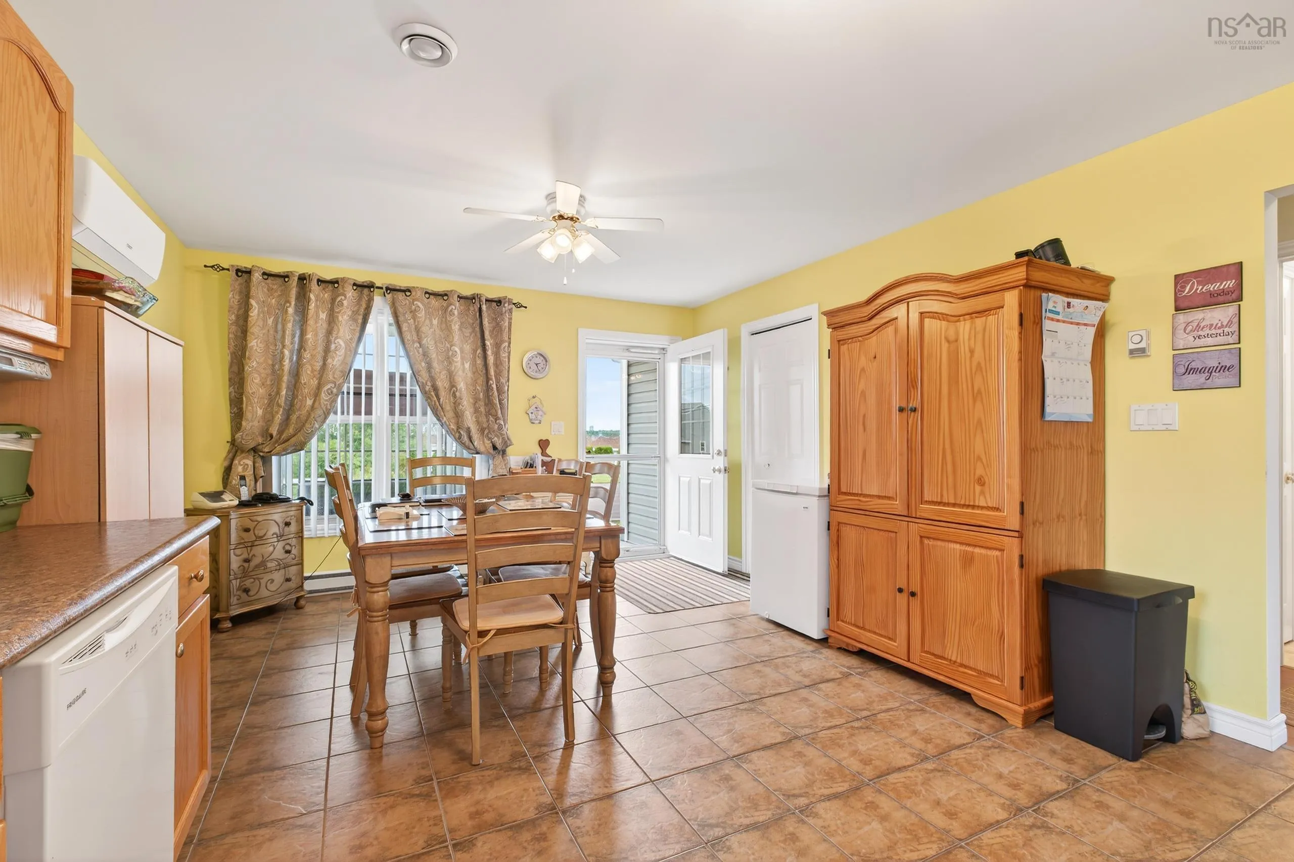 69-71-73-75 Dundee Drive, Sydney, NS B1P 5V2, 8 Bedrooms Bedrooms, ,Residential Income,For Sale,Dundee,202521774