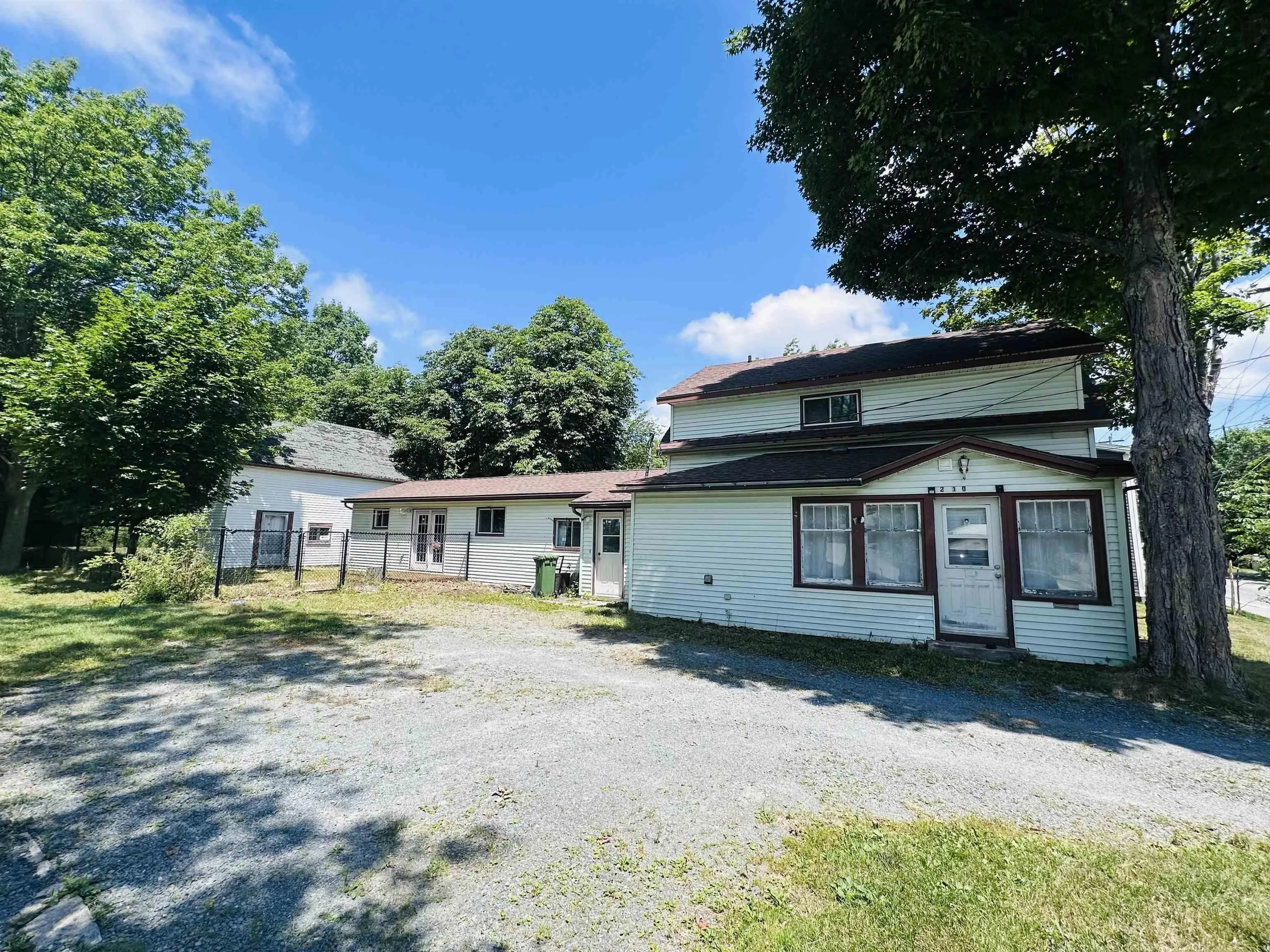 210 Victoria Road, Bridgewater, NS B4V 2N9, 3 Bedrooms Bedrooms, ,2 BathroomsBathrooms,Residential,For Sale,Victoria,202519635