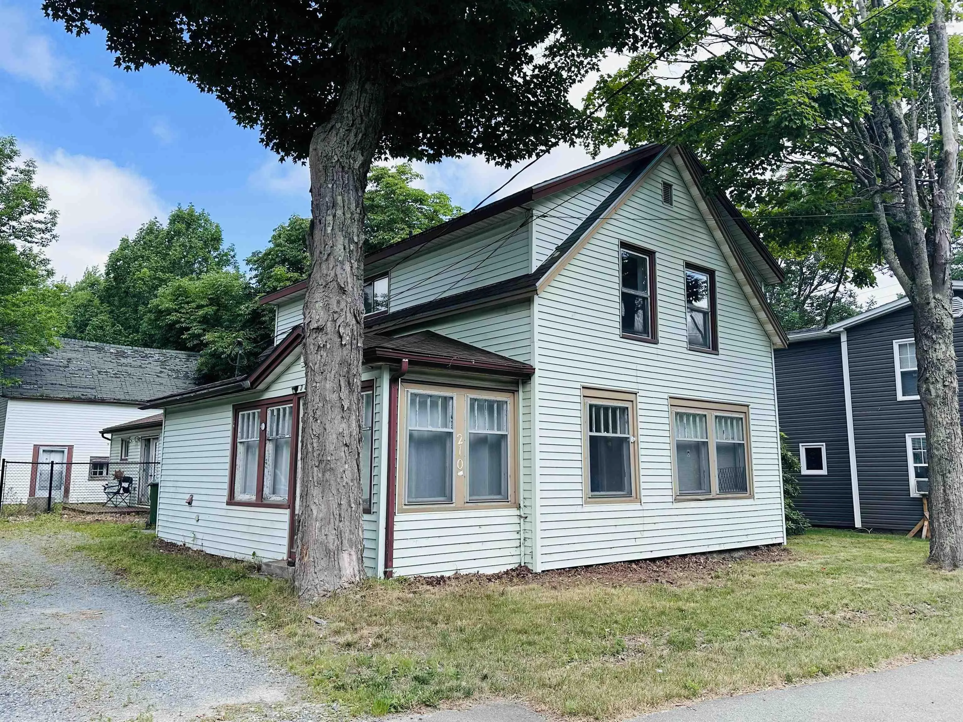 210 Victoria Road, Bridgewater, NS B4V 2N9, 3 Bedrooms Bedrooms, ,2 BathroomsBathrooms,Residential,For Sale,Victoria,202519635