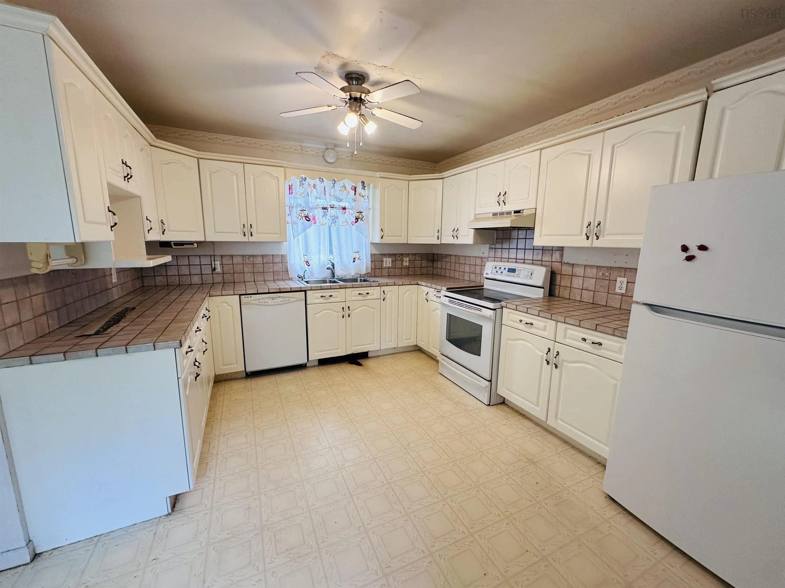 210 Victoria Road, Bridgewater, NS B4V 2N9, 3 Bedrooms Bedrooms, ,2 BathroomsBathrooms,Residential,For Sale,Victoria,202519635