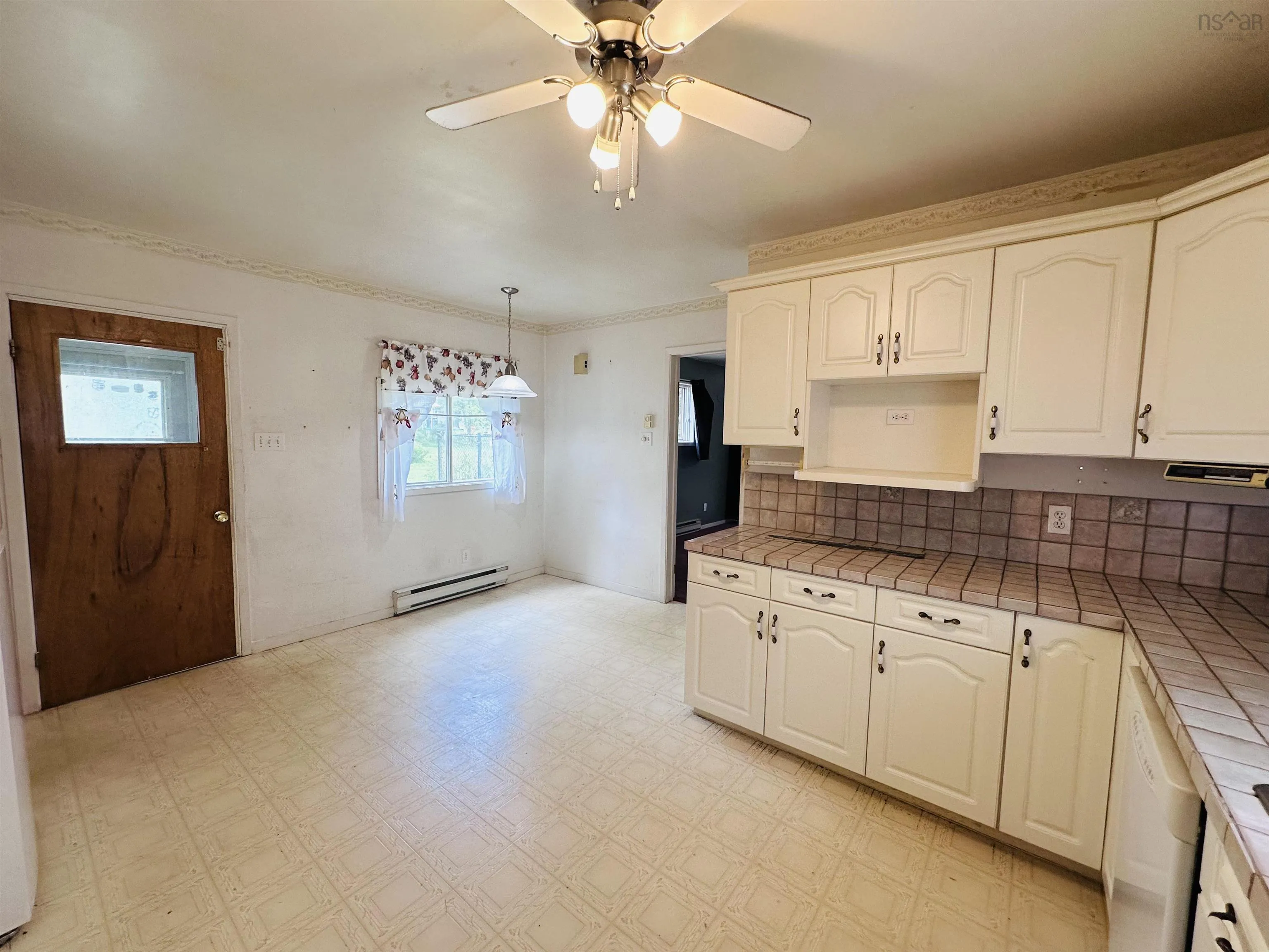 210 Victoria Road, Bridgewater, NS B4V 2N9, 3 Bedrooms Bedrooms, ,2 BathroomsBathrooms,Residential,For Sale,Victoria,202519635