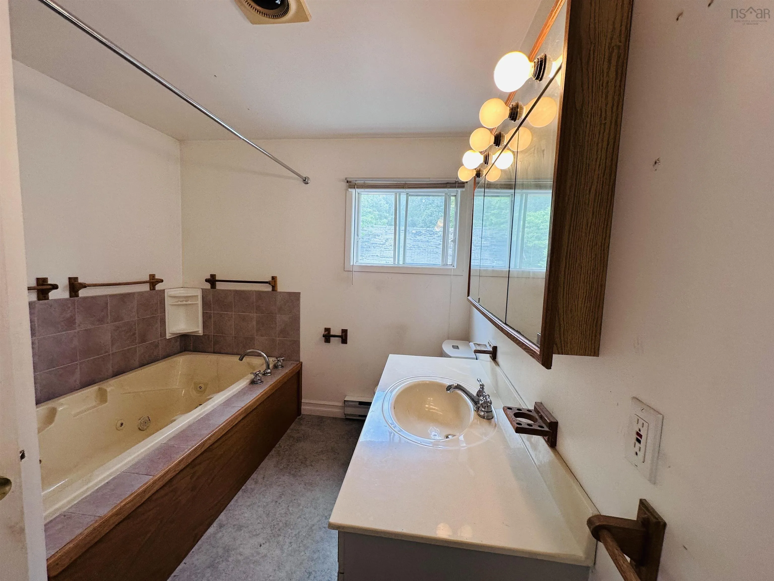 210 Victoria Road, Bridgewater, NS B4V 2N9, 3 Bedrooms Bedrooms, ,2 BathroomsBathrooms,Residential,For Sale,Victoria,202519635