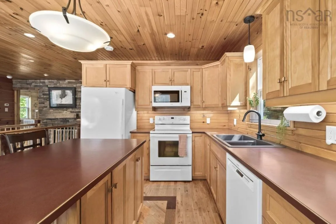 115 Springfield Lake Road, Middle Sackville, NS B4E 3B1, 2 Bedrooms Bedrooms, ,2 BathroomsBathrooms,Residential,For Sale,Springfield Lake,202518197