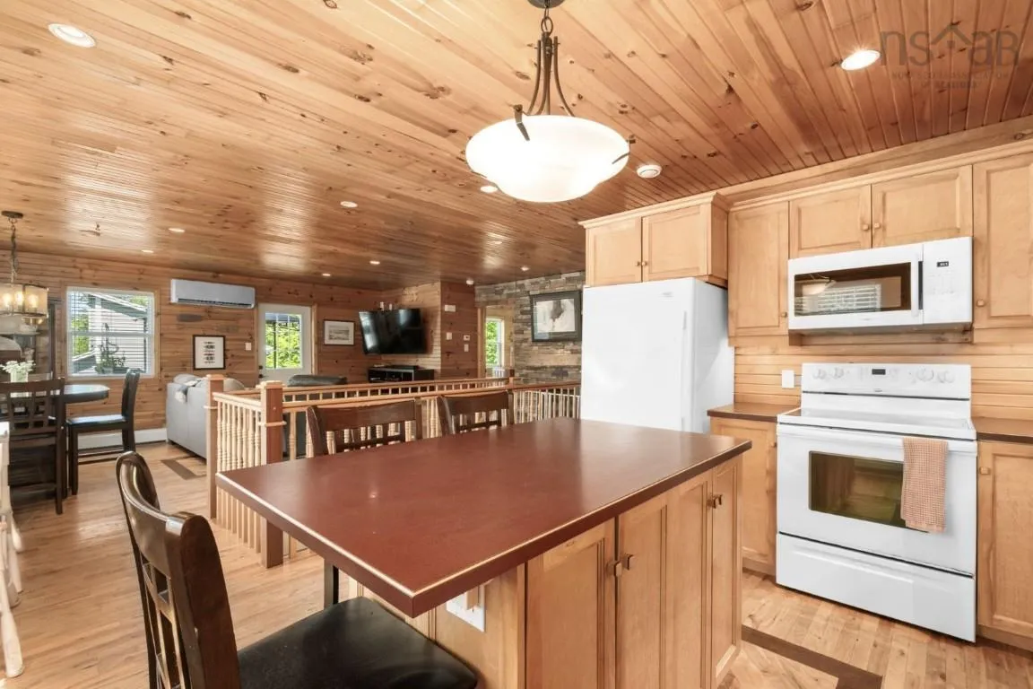 115 Springfield Lake Road, Middle Sackville, NS B4E 3B1, 2 Bedrooms Bedrooms, ,2 BathroomsBathrooms,Residential,For Sale,Springfield Lake,202518197