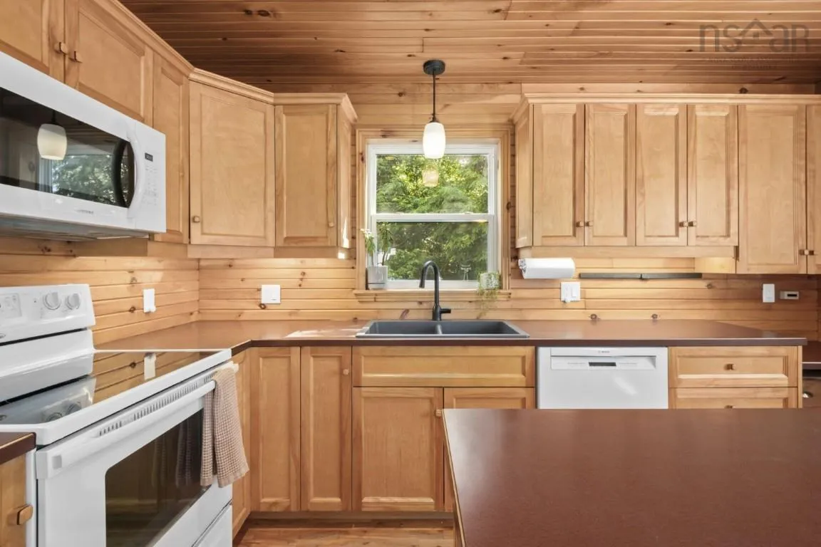 115 Springfield Lake Road, Middle Sackville, NS B4E 3B1, 2 Bedrooms Bedrooms, ,2 BathroomsBathrooms,Residential,For Sale,Springfield Lake,202518197