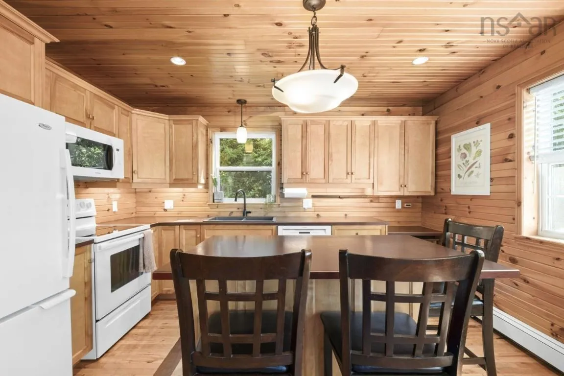 115 Springfield Lake Road, Middle Sackville, NS B4E 3B1, 2 Bedrooms Bedrooms, ,2 BathroomsBathrooms,Residential,For Sale,Springfield Lake,202518197