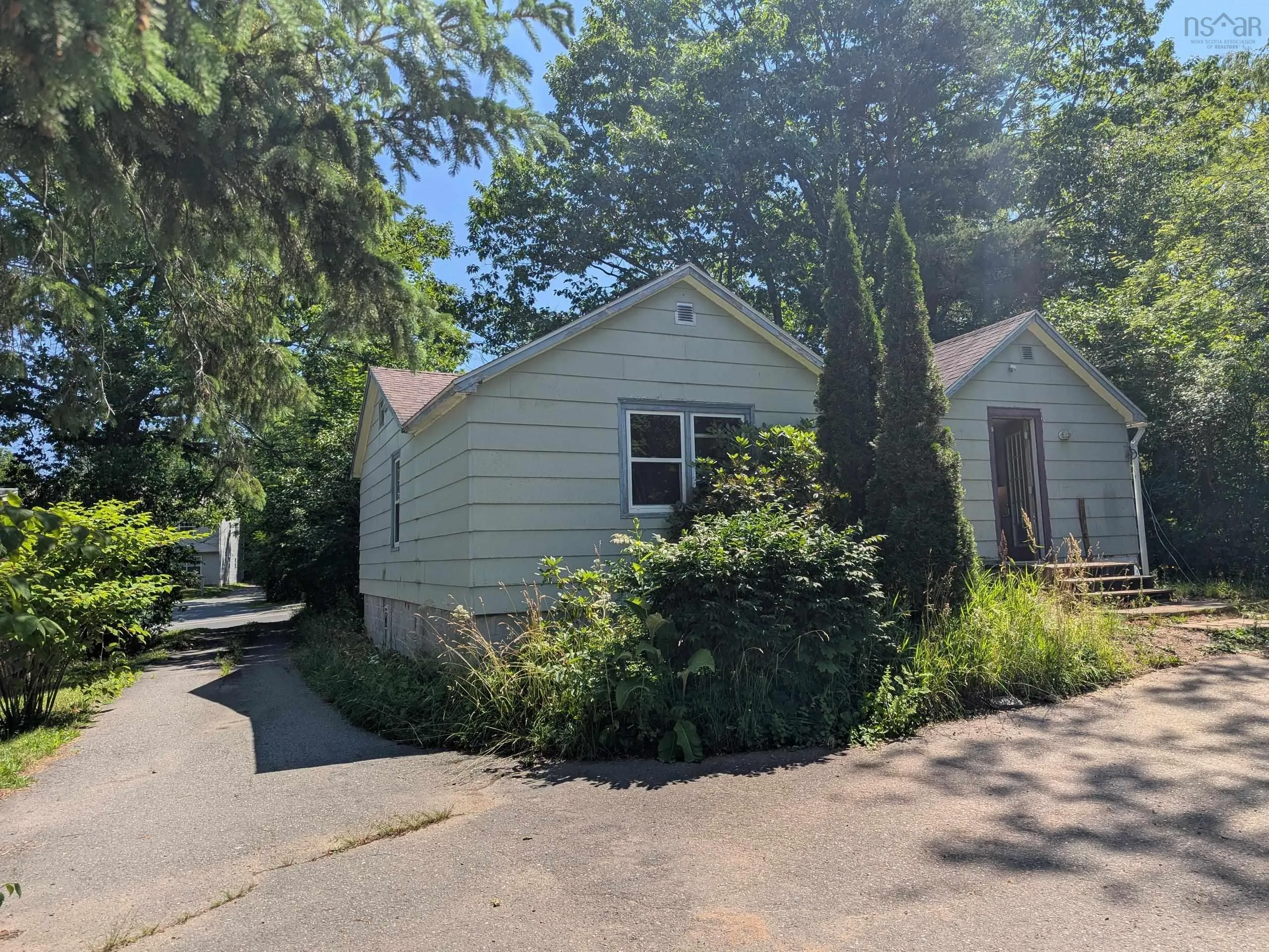 90 Highland Avenue, Wolfville, NS B4P 1Z6, 4 Bedrooms Bedrooms, ,1 BathroomBathrooms,Residential,For Sale,Highland,202517876