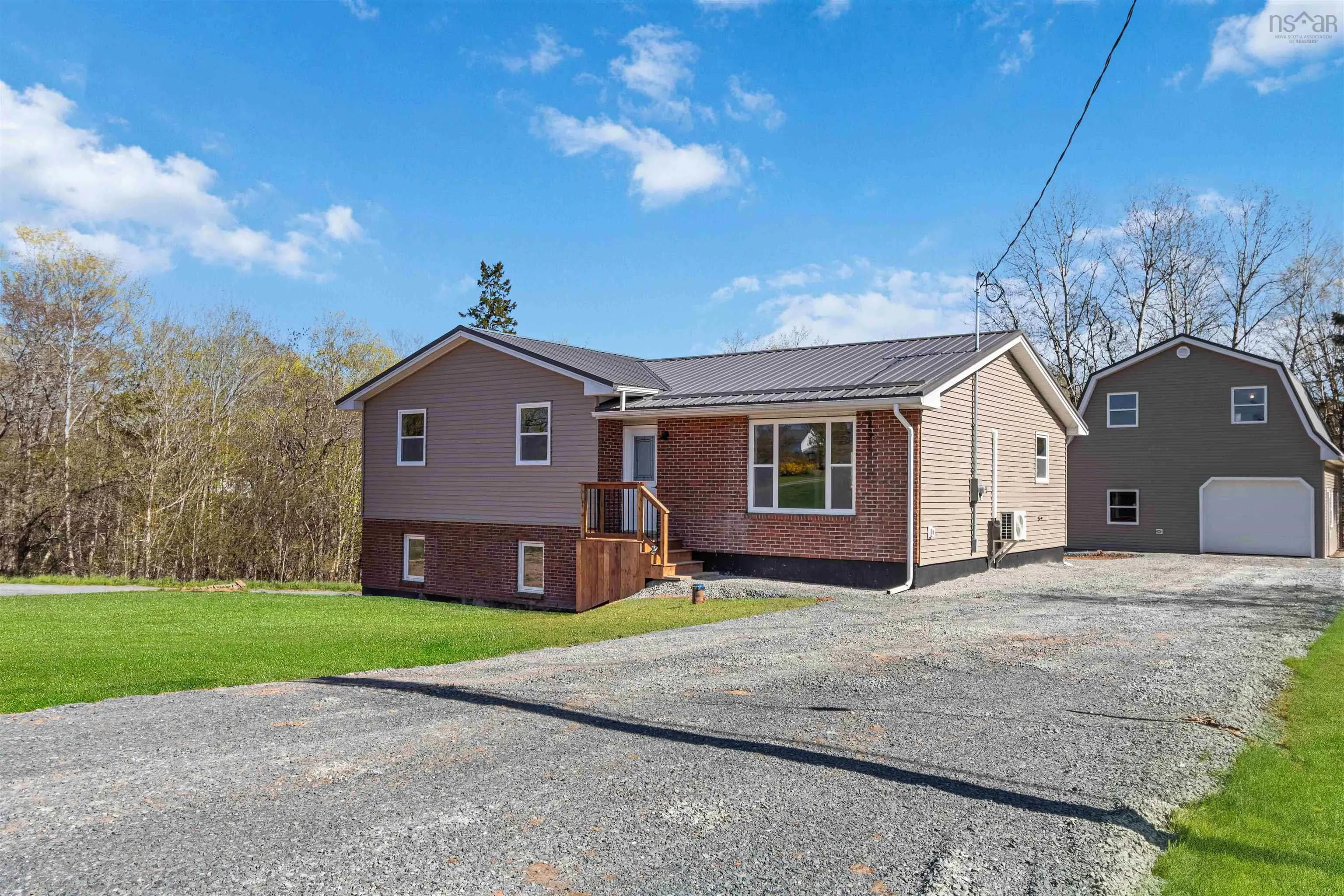 39 Robinson Road, Mill Village, NS B0N 2H0, 5 Bedrooms Bedrooms, ,2 BathroomsBathrooms,Residential,For Sale,Robinson,202511254