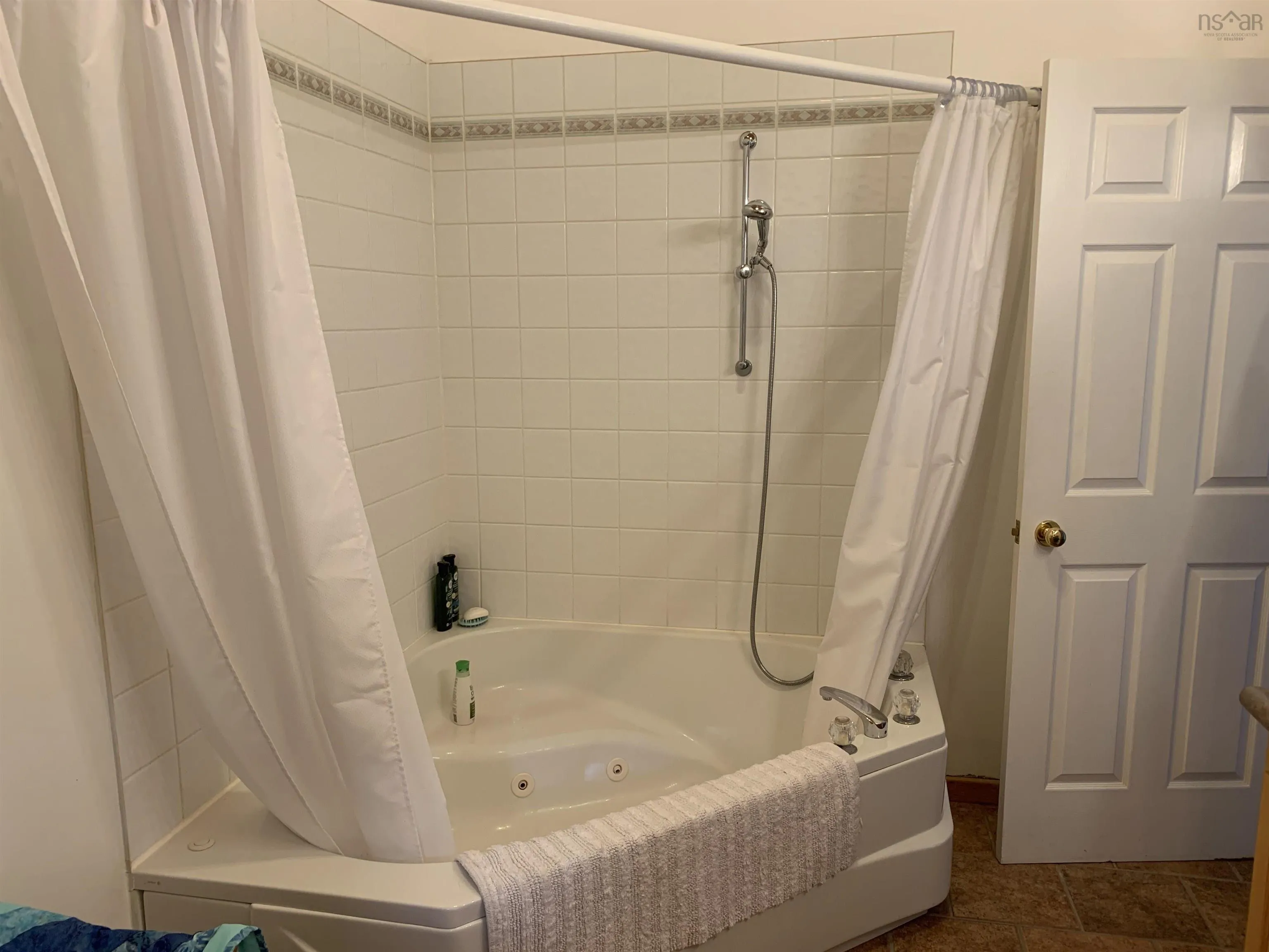 98 Lakeview Drive, Westfield, NS B0T 1B0, 2 Bedrooms Bedrooms, ,1 BathroomBathrooms,Residential,For Sale,Lake View,202519087