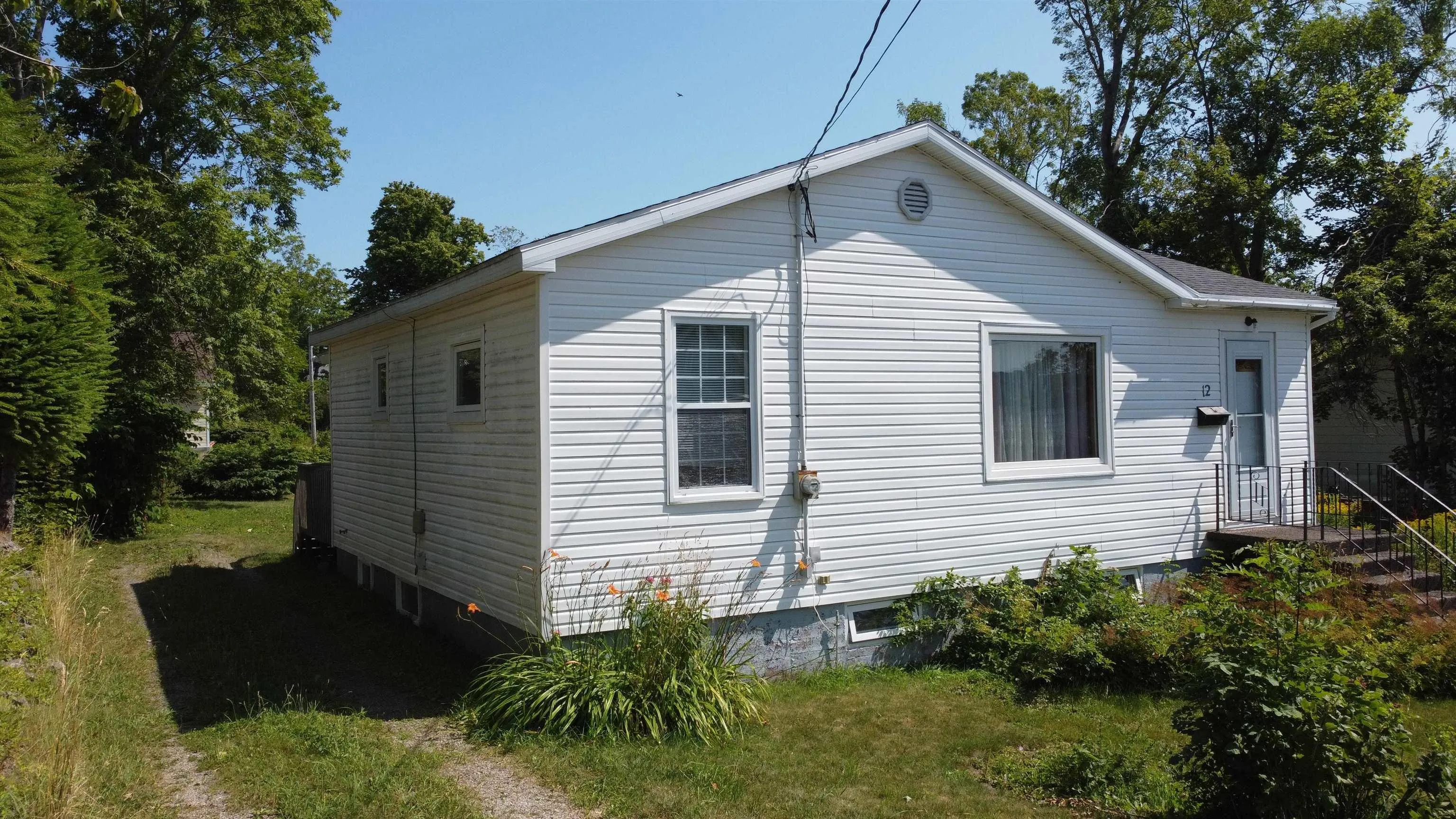 12 Wendy Street, Westmount, NS B1R 1Y2, 2 Bedrooms Bedrooms, ,1 BathroomBathrooms,Residential,For Sale,Wendy,202520036
