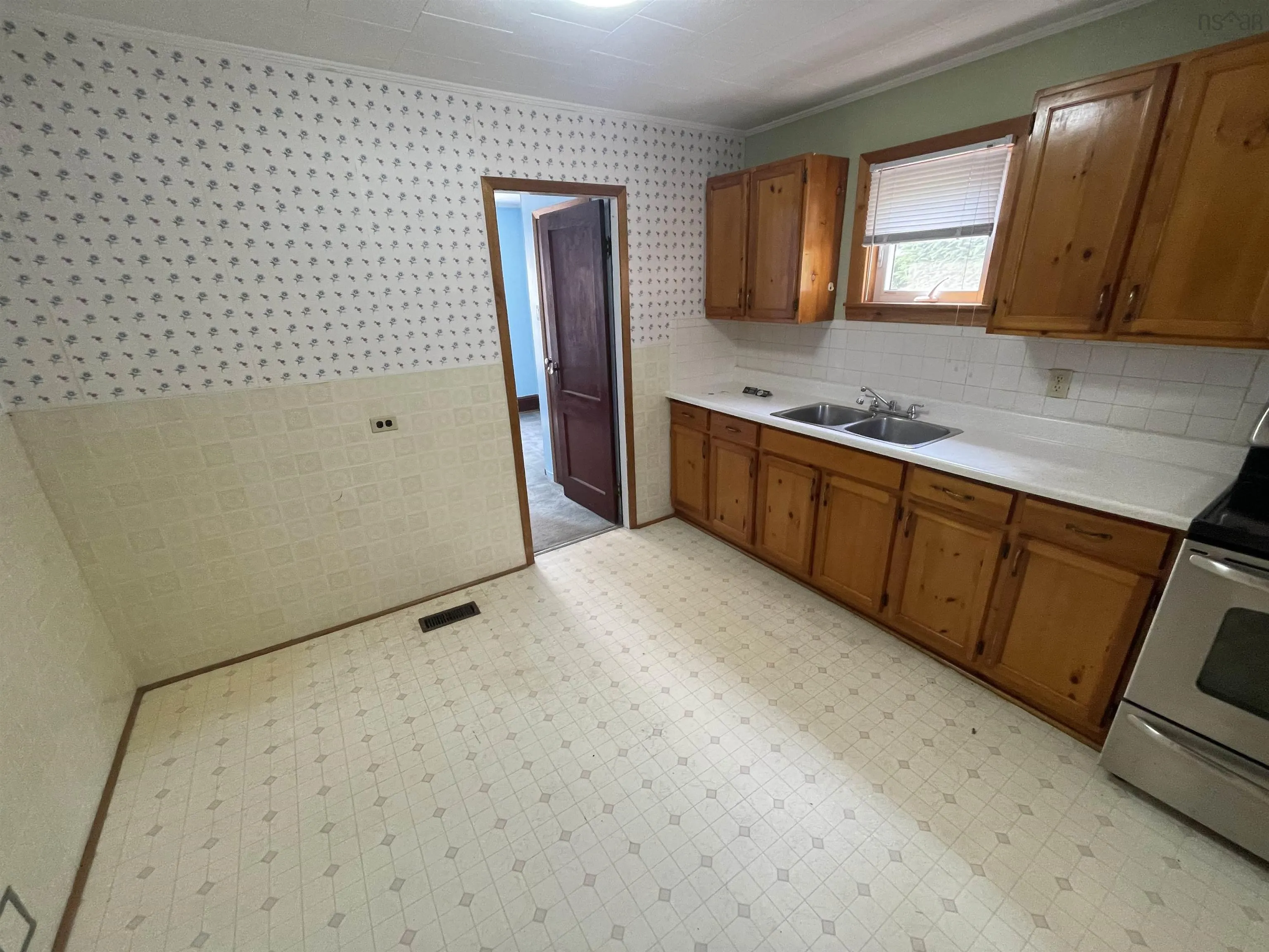 12 Wendy Street, Westmount, NS B1R 1Y2, 2 Bedrooms Bedrooms, ,1 BathroomBathrooms,Residential,For Sale,Wendy,202520036