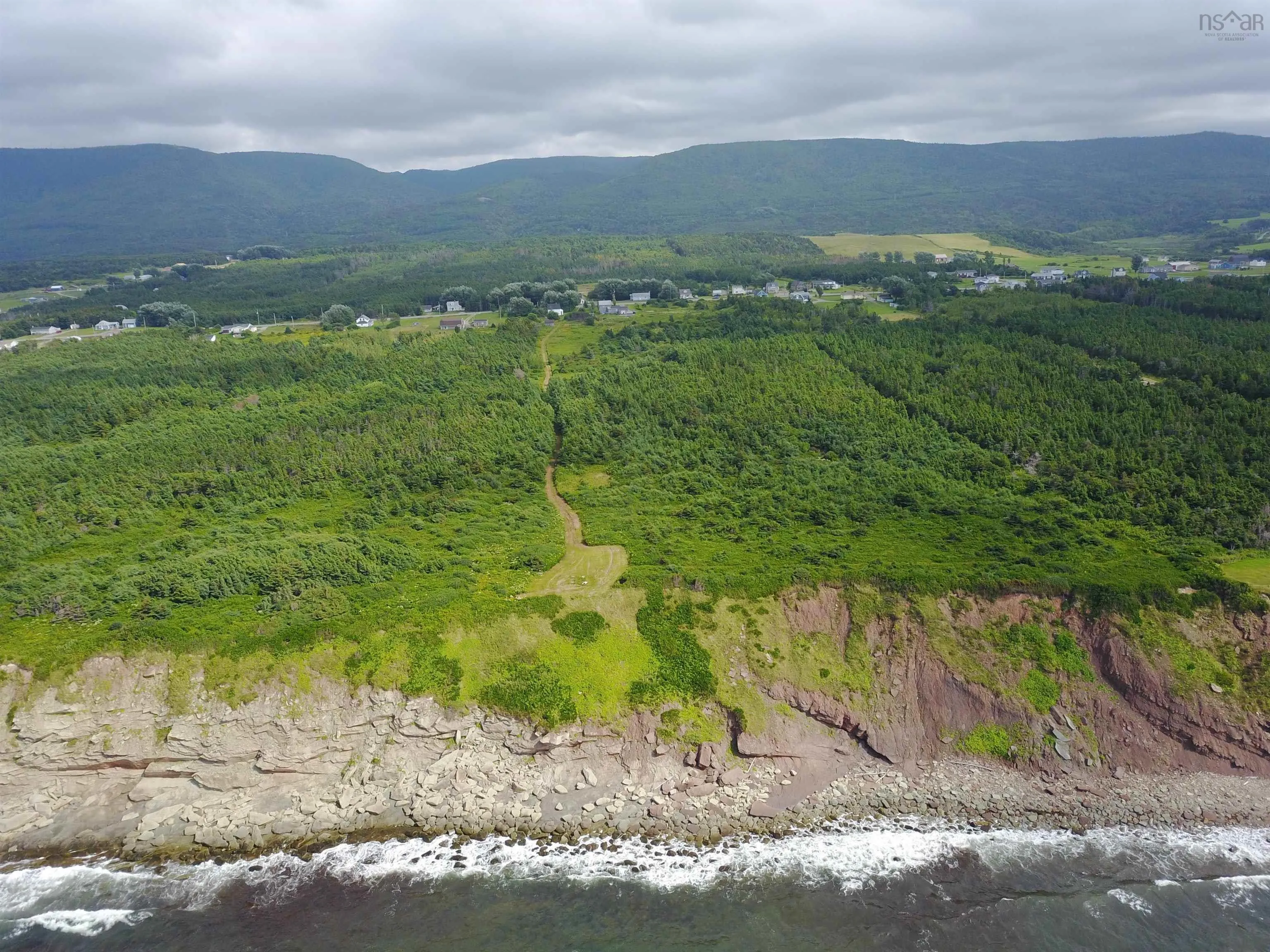 12723 Cabot Trail, Grand Étang Ns B0e 1h0, 4 Bedrooms Bedrooms, ,2 BathroomsBathrooms,Residential,For Sale,Cabot,202505815