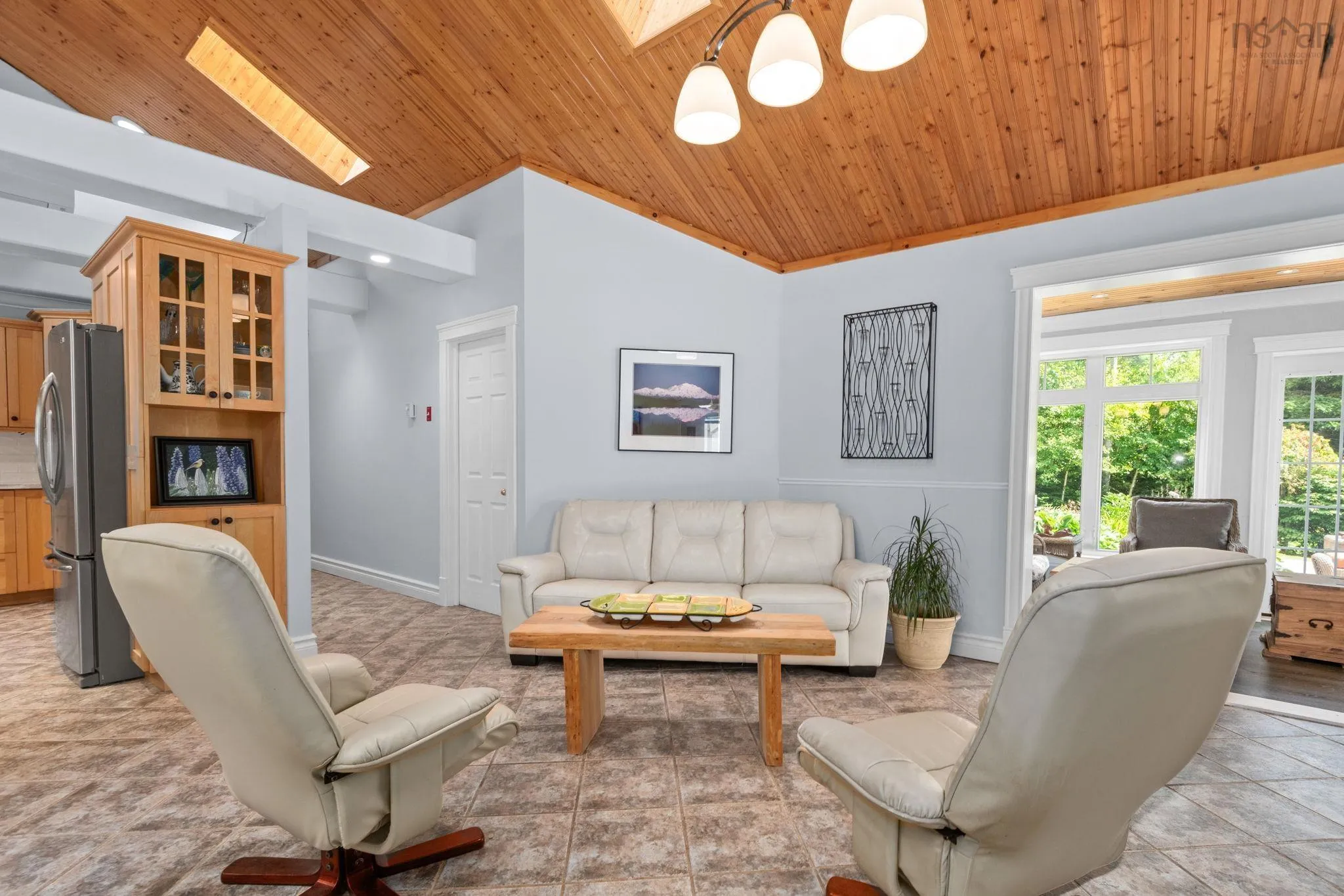 6 Spruce Lane, Boutiliers Point, NS B3Z 4G8, 3 Bedrooms Bedrooms, ,2 BathroomsBathrooms,Residential,For Sale,Spruce,202518709