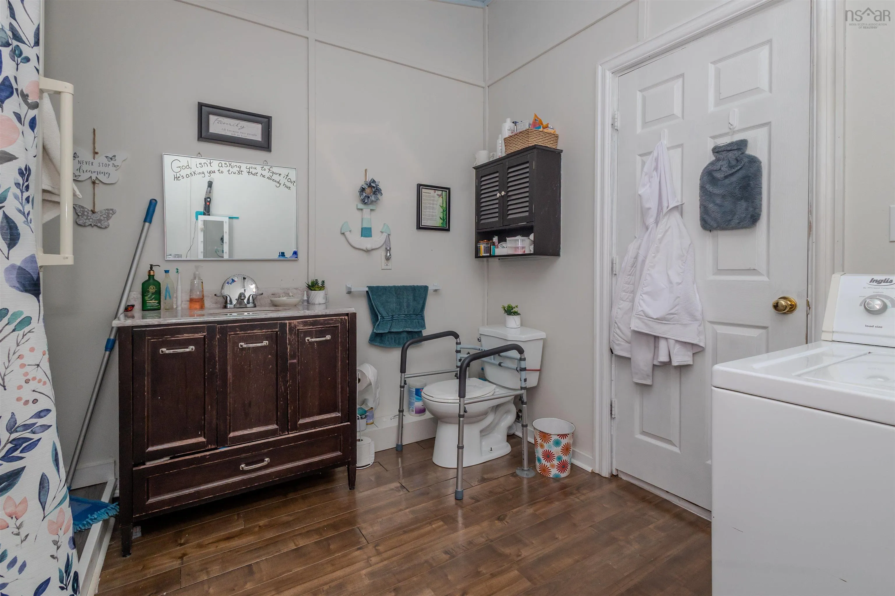 22 East Street, Donkin, NS B1A 6P6, 3 Bedrooms Bedrooms, ,2 BathroomsBathrooms,Residential,For Sale,East,202518032