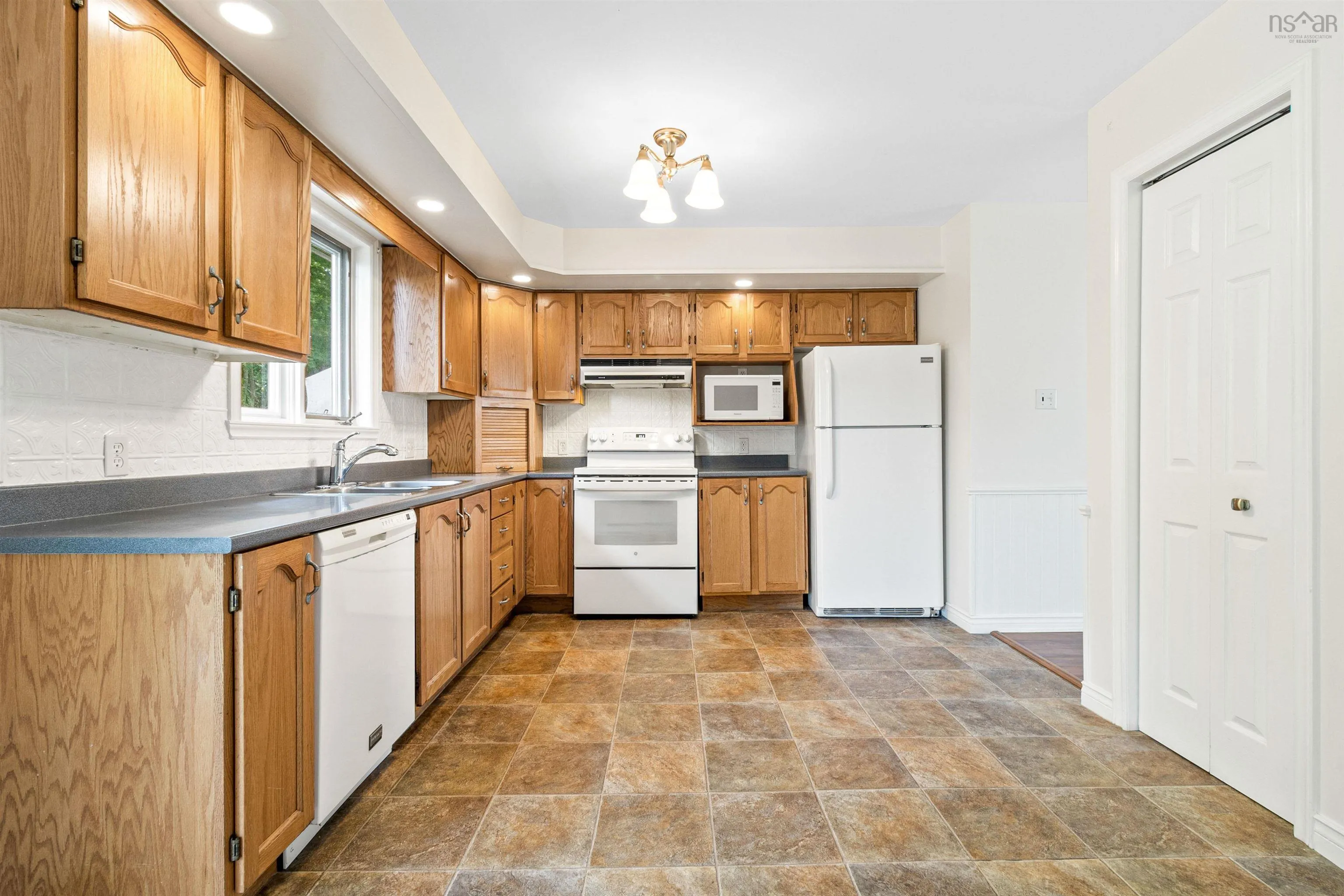 254 Cobequid Road, Lower Sackville, NS B4C 4C5, 3 Bedrooms Bedrooms, ,2 BathroomsBathrooms,Residential,For Sale,Cobequid,202518084