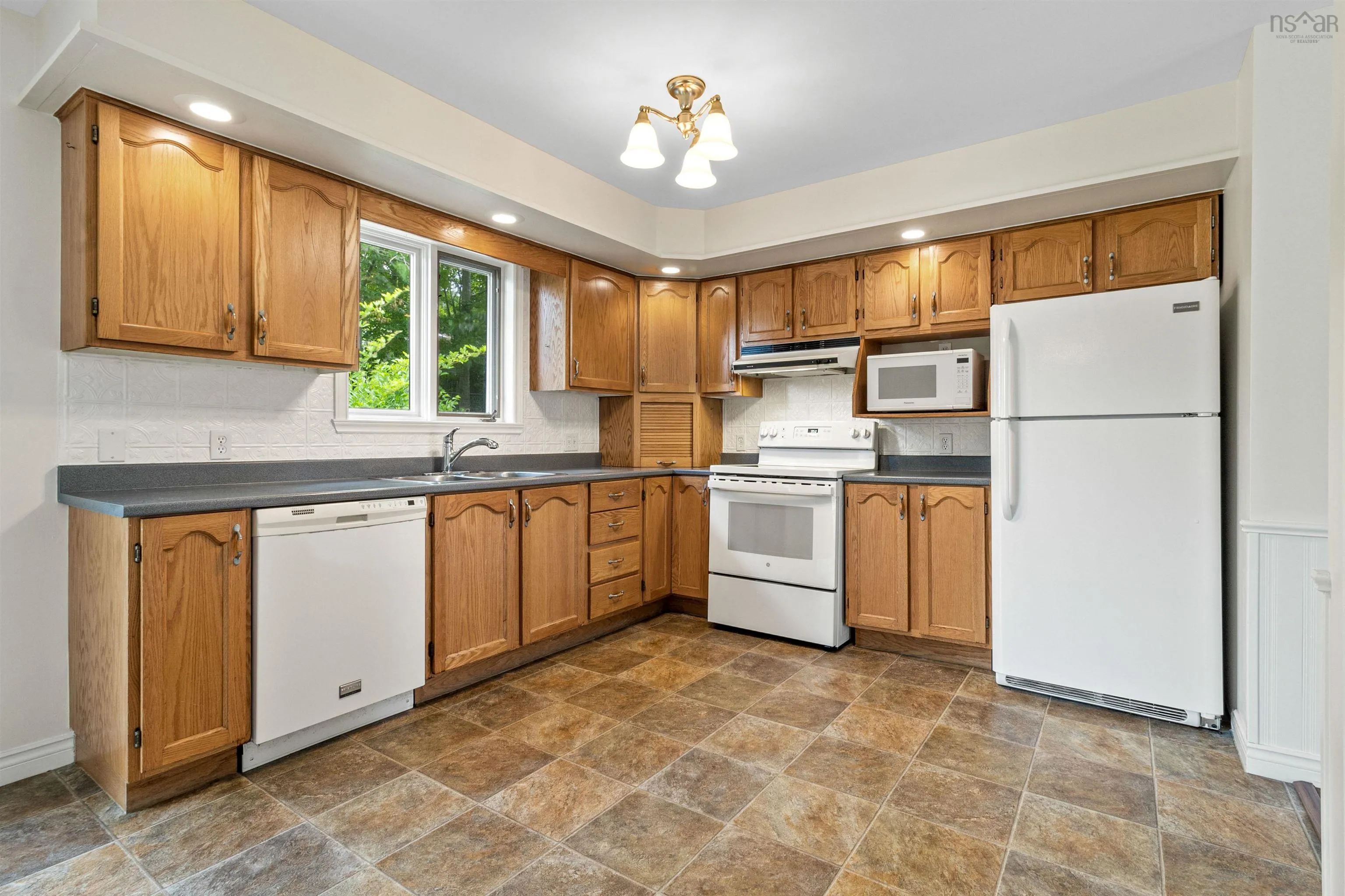 254 Cobequid Road, Lower Sackville, NS B4C 4C5, 3 Bedrooms Bedrooms, ,2 BathroomsBathrooms,Residential,For Sale,Cobequid,202518084