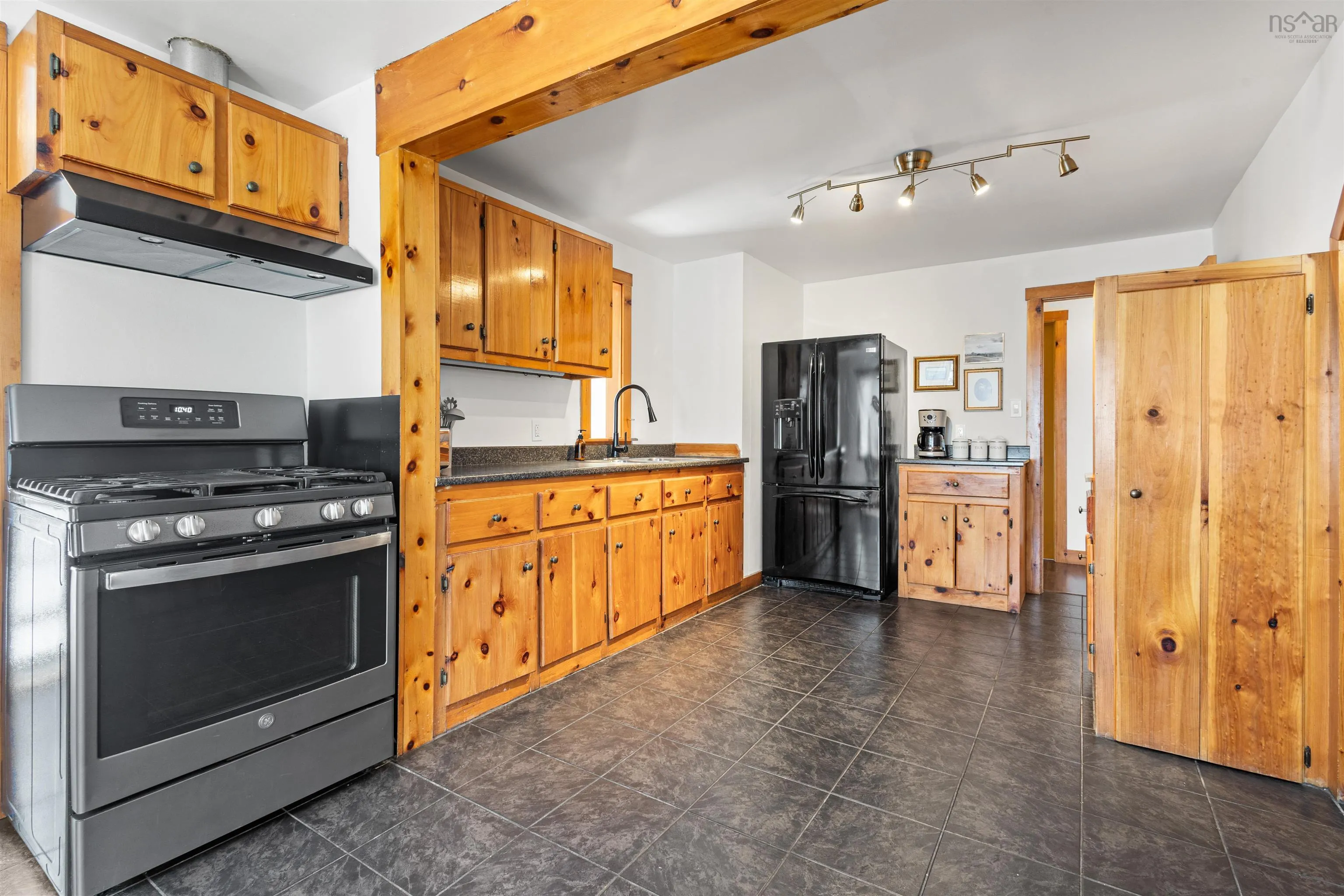 202 Gaspereau Avenue, Wolfville Ns B4p 2e6, 5 Bedrooms Bedrooms, ,2 BathroomsBathrooms,Residential,For Sale,Gaspereau,202507402