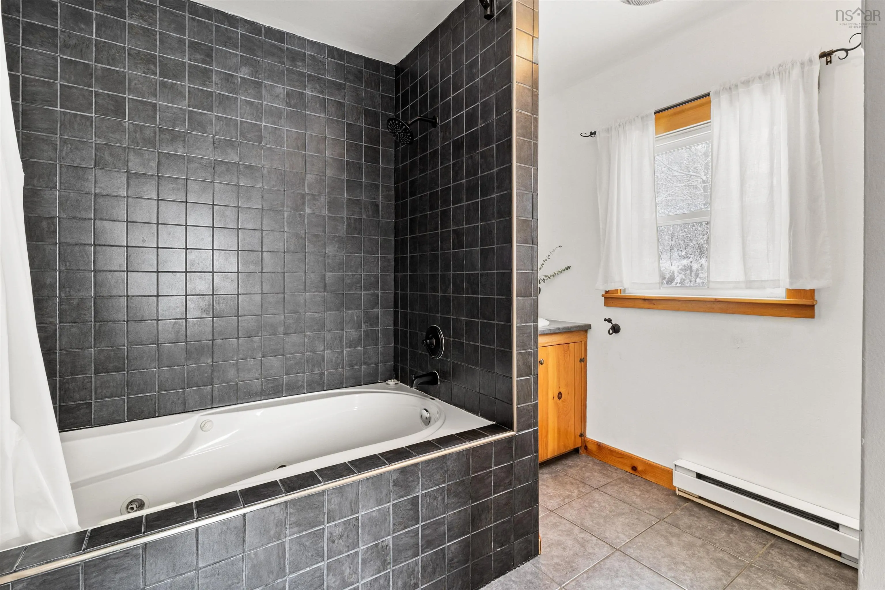 202 Gaspereau Avenue, Wolfville Ns B4p 2e6, 5 Bedrooms Bedrooms, ,2 BathroomsBathrooms,Residential,For Sale,Gaspereau,202507402