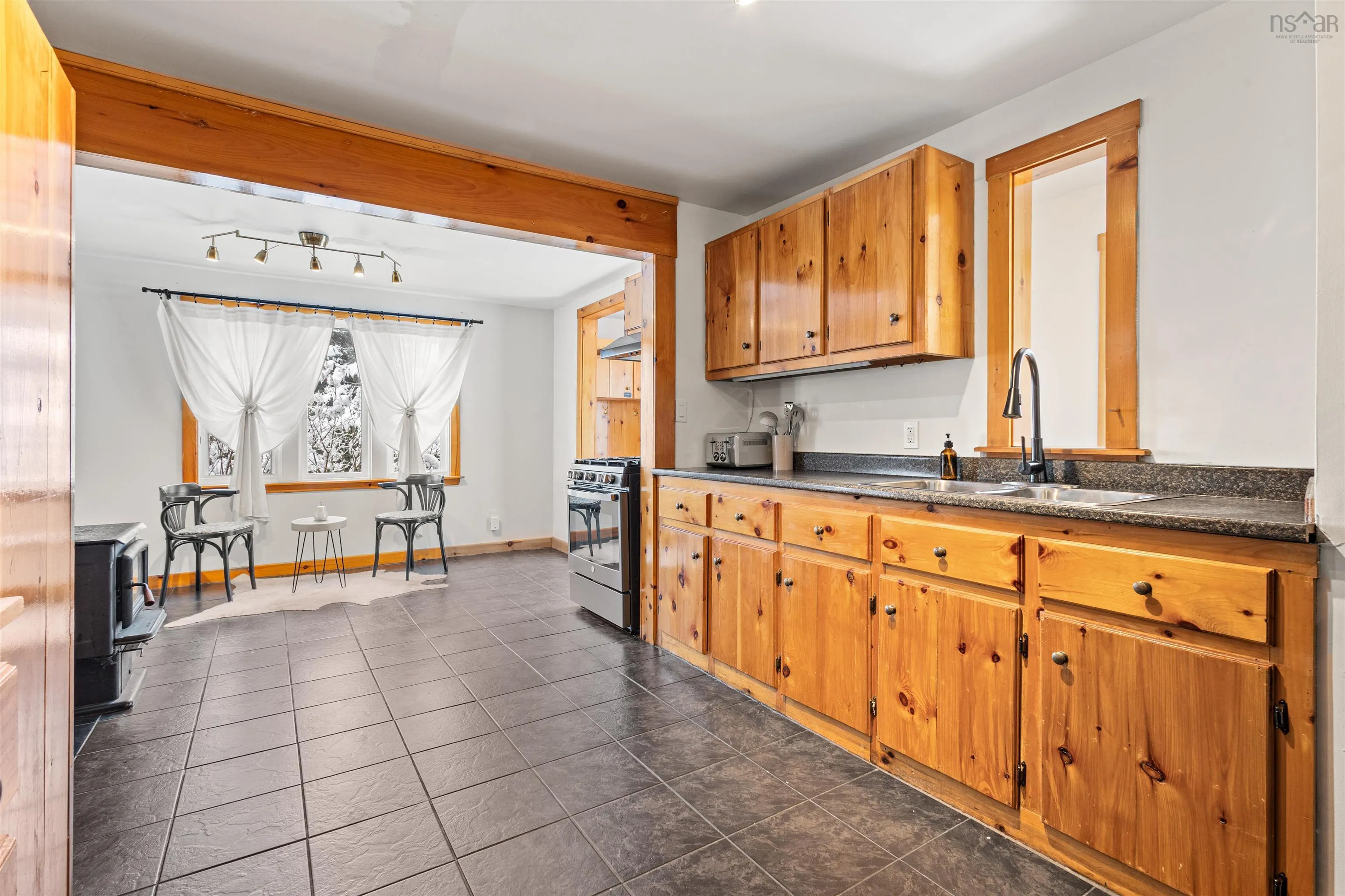 202 Gaspereau Avenue, Wolfville Ns B4p 2e6, 5 Bedrooms Bedrooms, ,2 BathroomsBathrooms,Residential,For Sale,Gaspereau,202507402