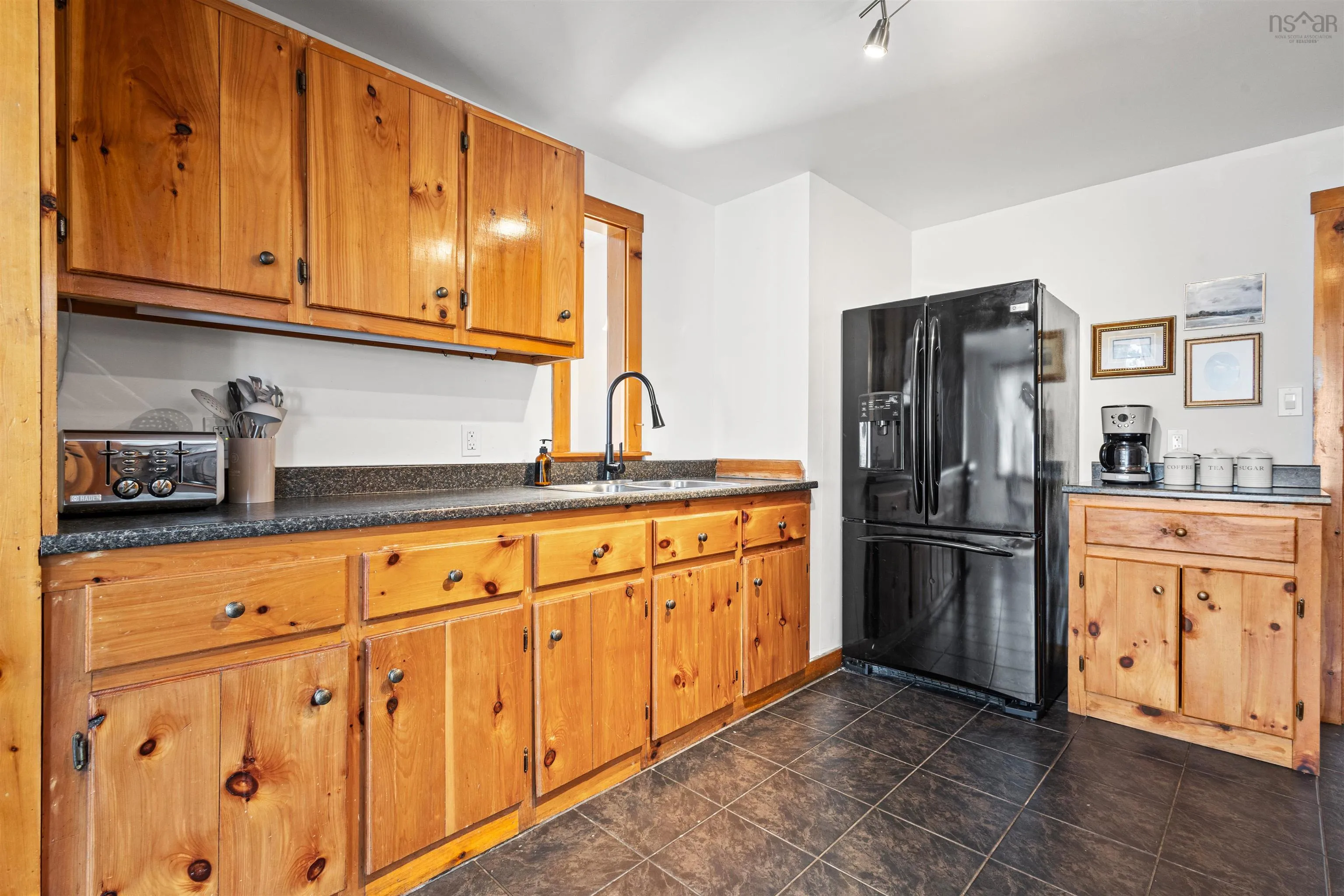 202 Gaspereau Avenue, Wolfville Ns B4p 2e6, 5 Bedrooms Bedrooms, ,2 BathroomsBathrooms,Residential,For Sale,Gaspereau,202507402