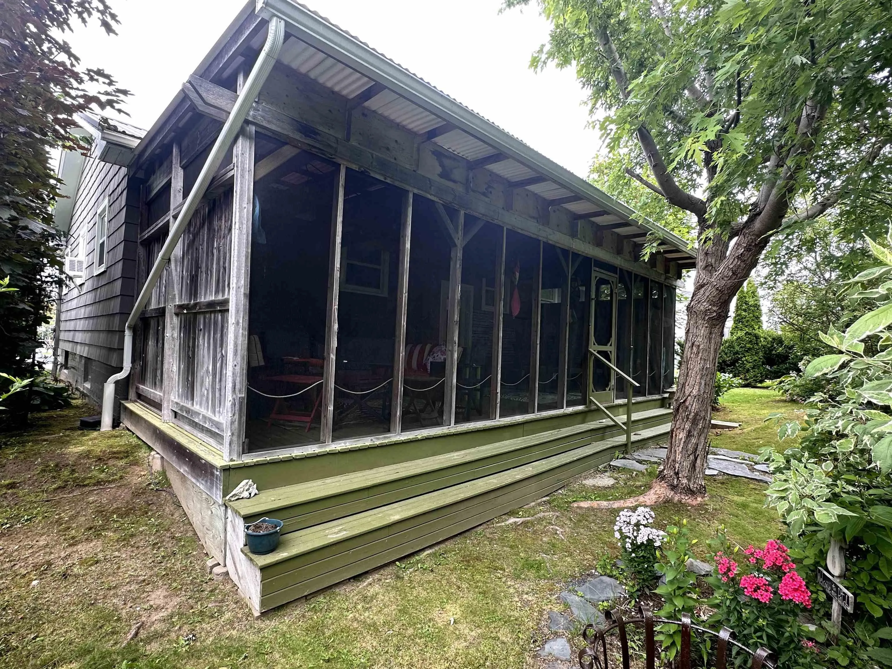 235 Waterloo Street, Liverpool, NS B0T 1K0, 3 Bedrooms Bedrooms, ,2 BathroomsBathrooms,Residential,For Sale,Waterloo,202517751