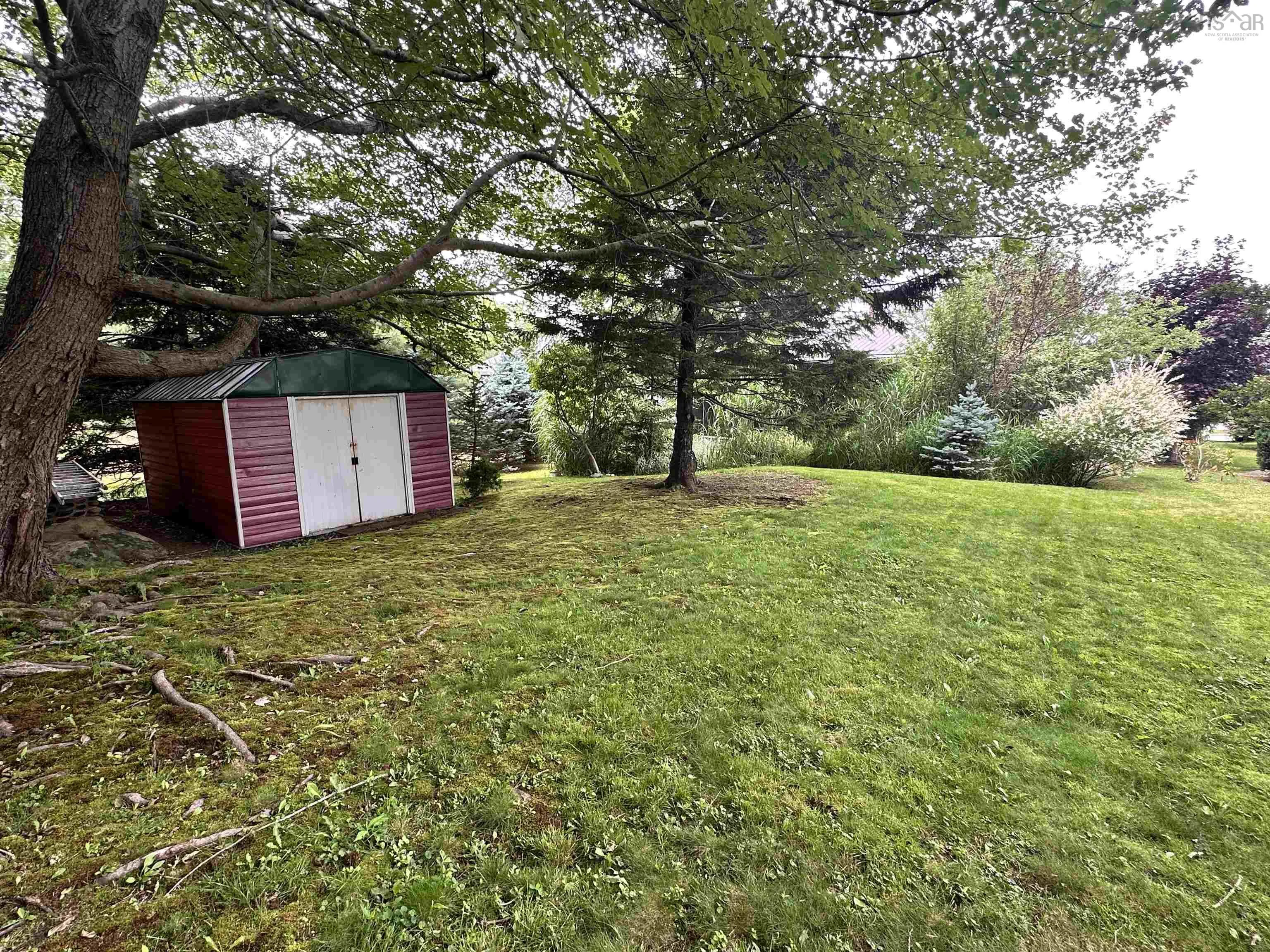 235 Waterloo Street, Liverpool, NS B0T 1K0, 3 Bedrooms Bedrooms, ,2 BathroomsBathrooms,Residential,For Sale,Waterloo,202517751