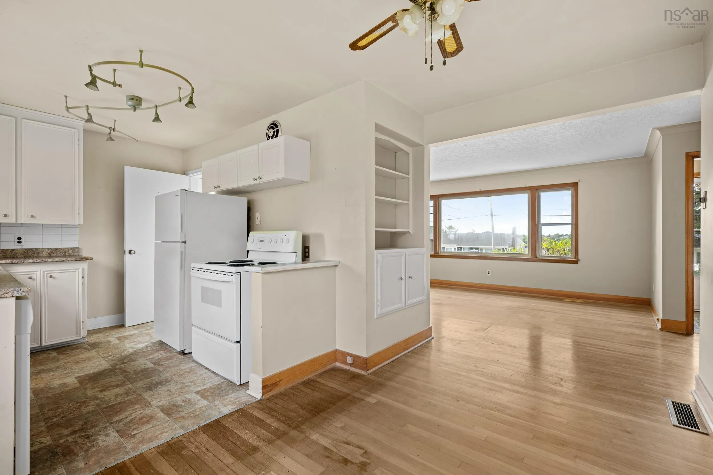 31 Raymoor Drive, Dartmouth, NS B2X 1G6, 3 Bedrooms Bedrooms, ,1 BathroomBathrooms,Residential,For Sale,Raymoor,202523000