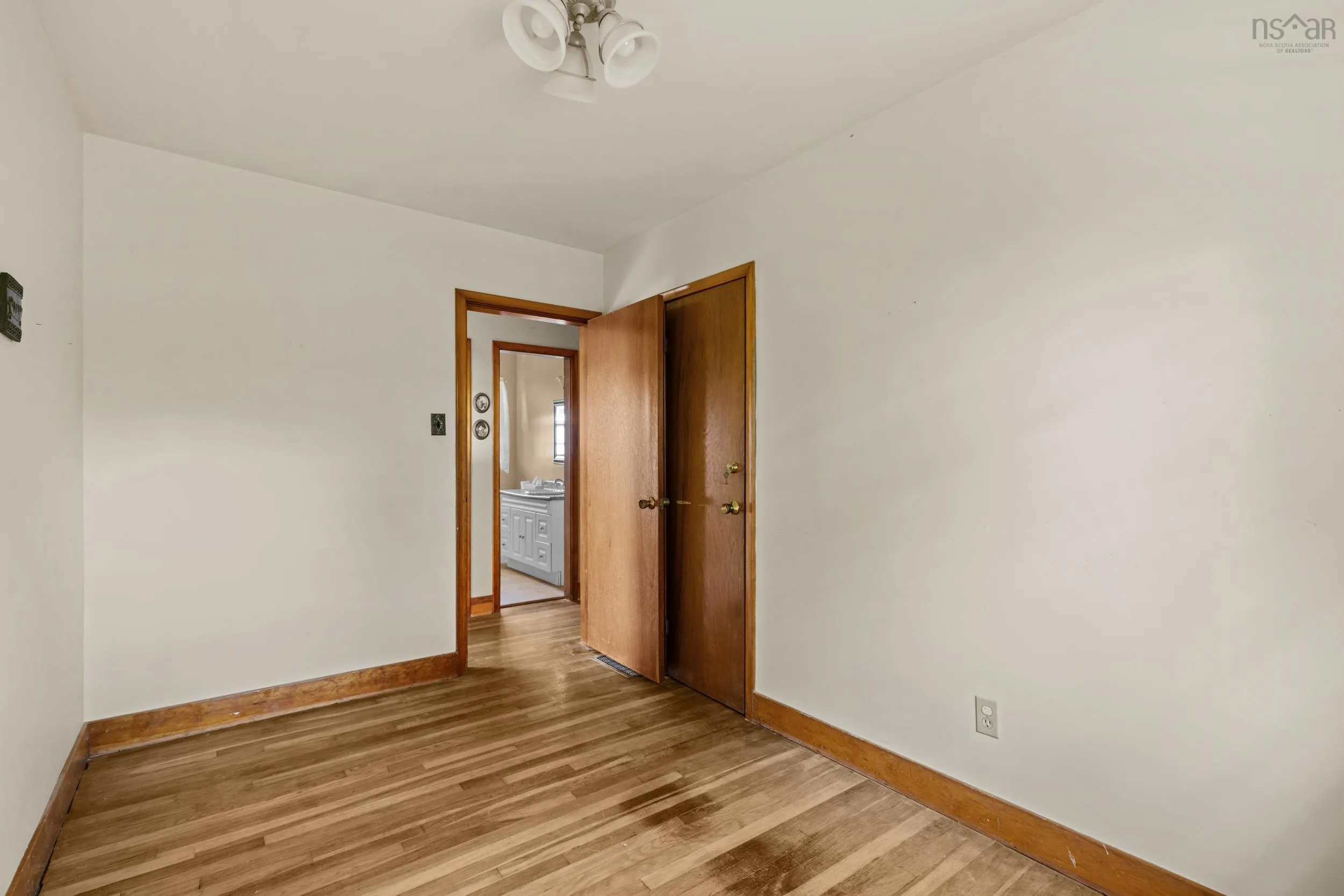 31 Raymoor Drive, Dartmouth, NS B2X 1G6, 3 Bedrooms Bedrooms, ,1 BathroomBathrooms,Residential,For Sale,Raymoor,202523000