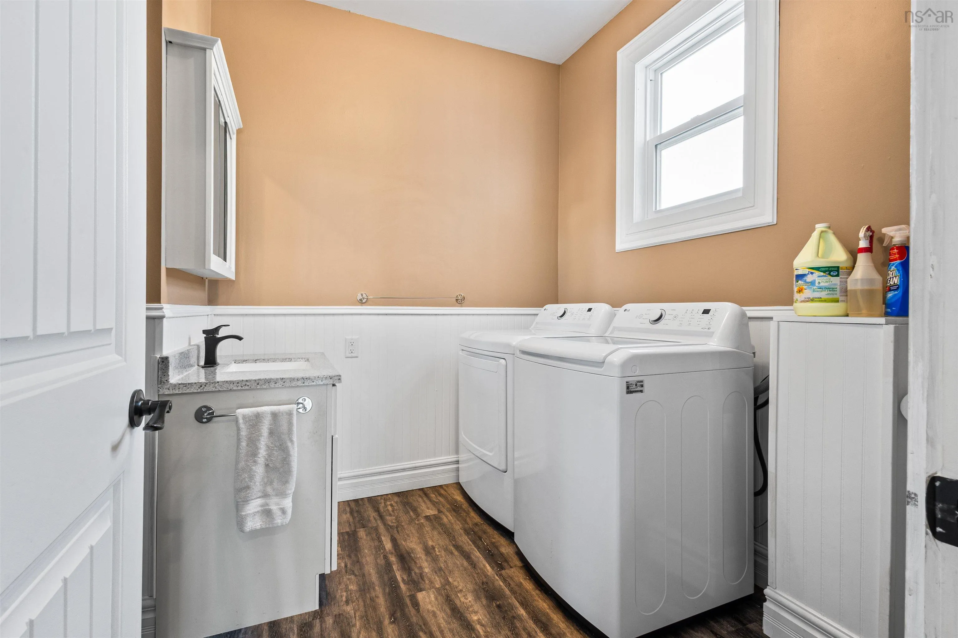9 Mcdougall Street, Springhill Ns B0m 1x0, 5 Bedrooms Bedrooms, ,2 BathroomsBathrooms,Residential,For Sale,Mcdougall,202504284