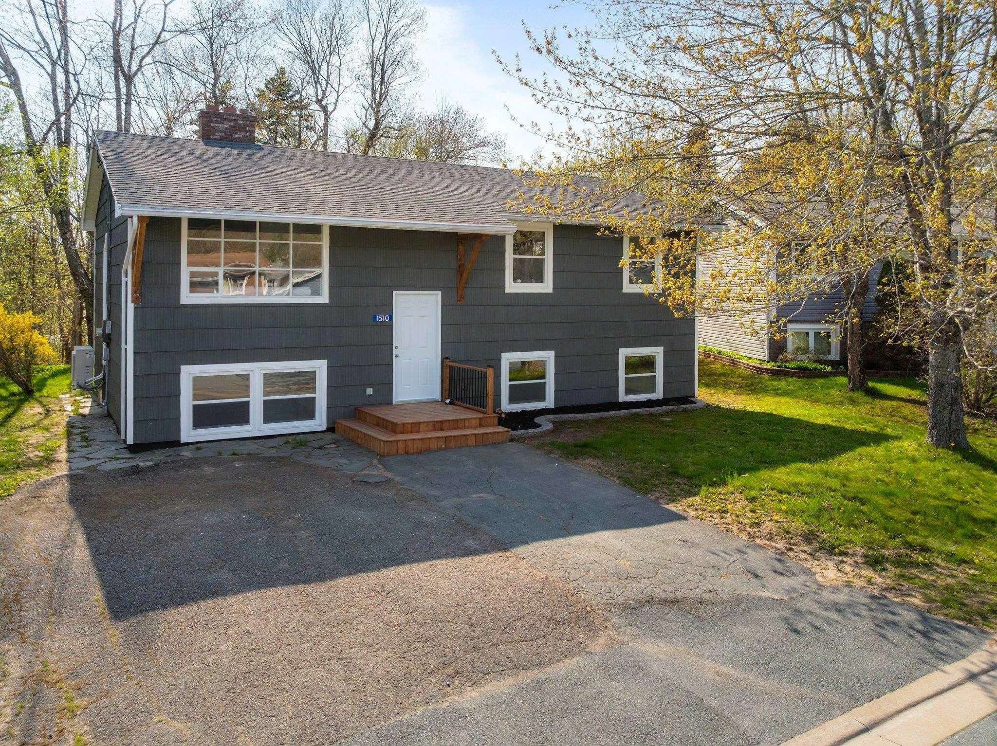 1510 Riverside Drive, Lower Sackville, NS B4C 2Y8, 5 Bedrooms Bedrooms, ,2 BathroomsBathrooms,Residential,For Sale,Riverside,202511178