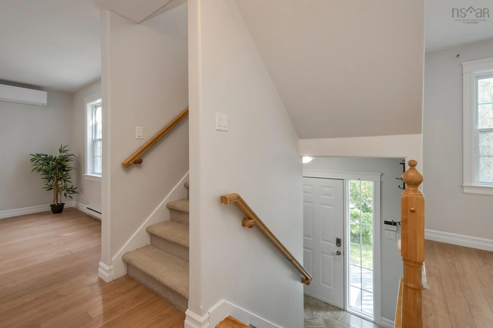 33 Sunnydale Crescent, Bedford, NS B4A 2S6, 4 Bedrooms Bedrooms, ,3 BathroomsBathrooms,Residential,For Sale,Sunnydale,202519276