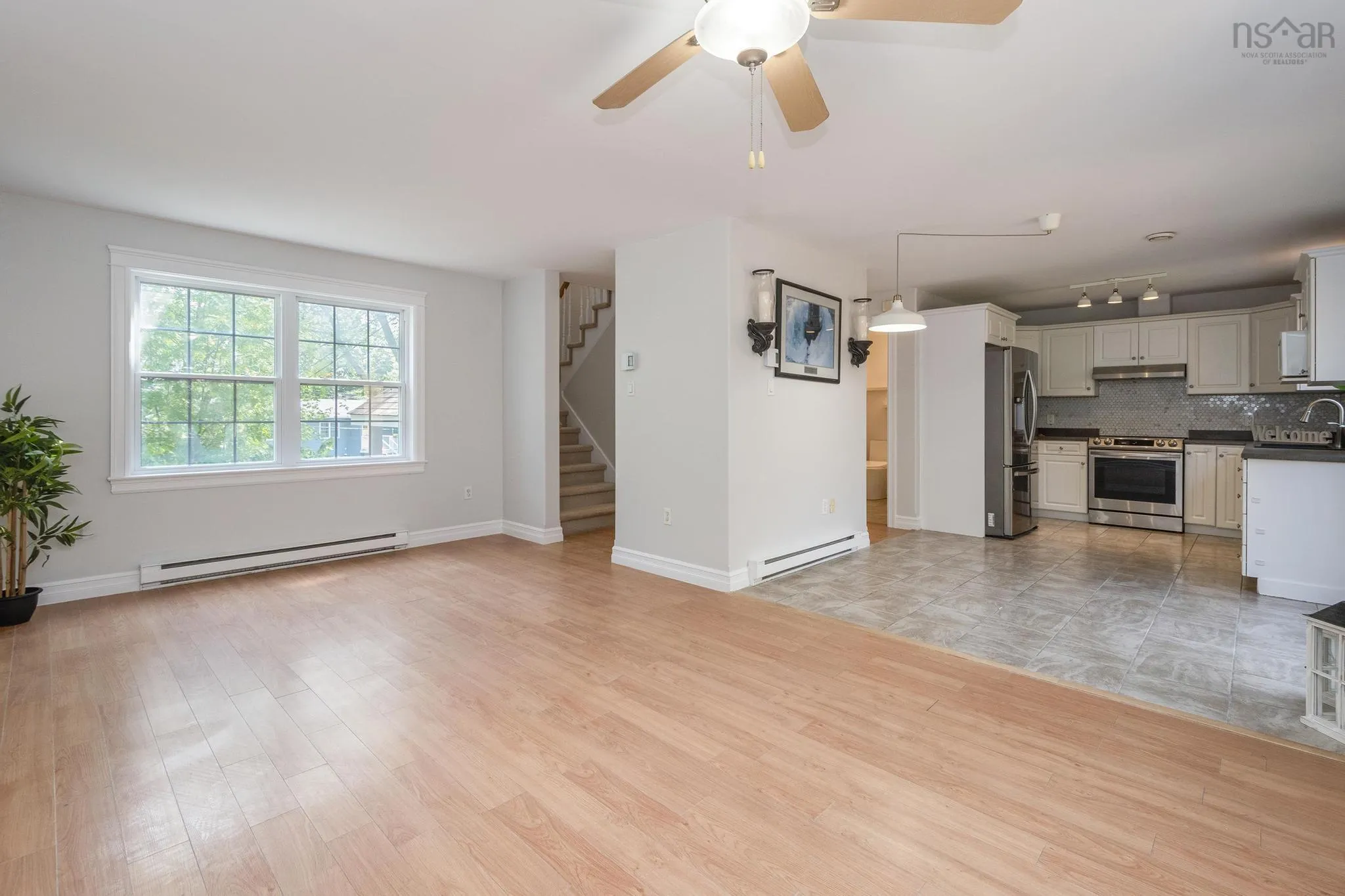 33 Sunnydale Crescent, Bedford, NS B4A 2S6, 4 Bedrooms Bedrooms, ,3 BathroomsBathrooms,Residential,For Sale,Sunnydale,202519276