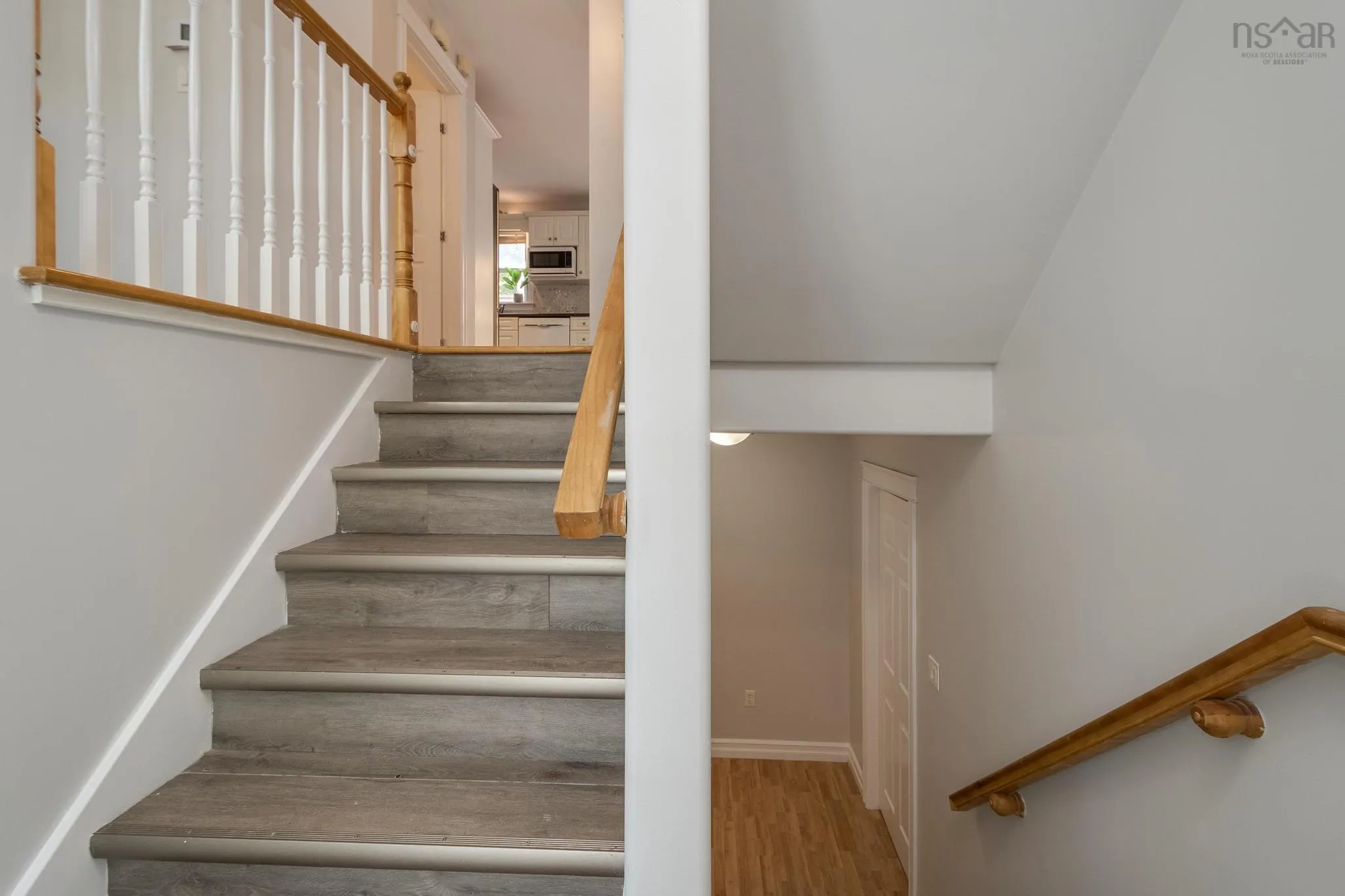 33 Sunnydale Crescent, Bedford, NS B4A 2S6, 4 Bedrooms Bedrooms, ,3 BathroomsBathrooms,Residential,For Sale,Sunnydale,202519276