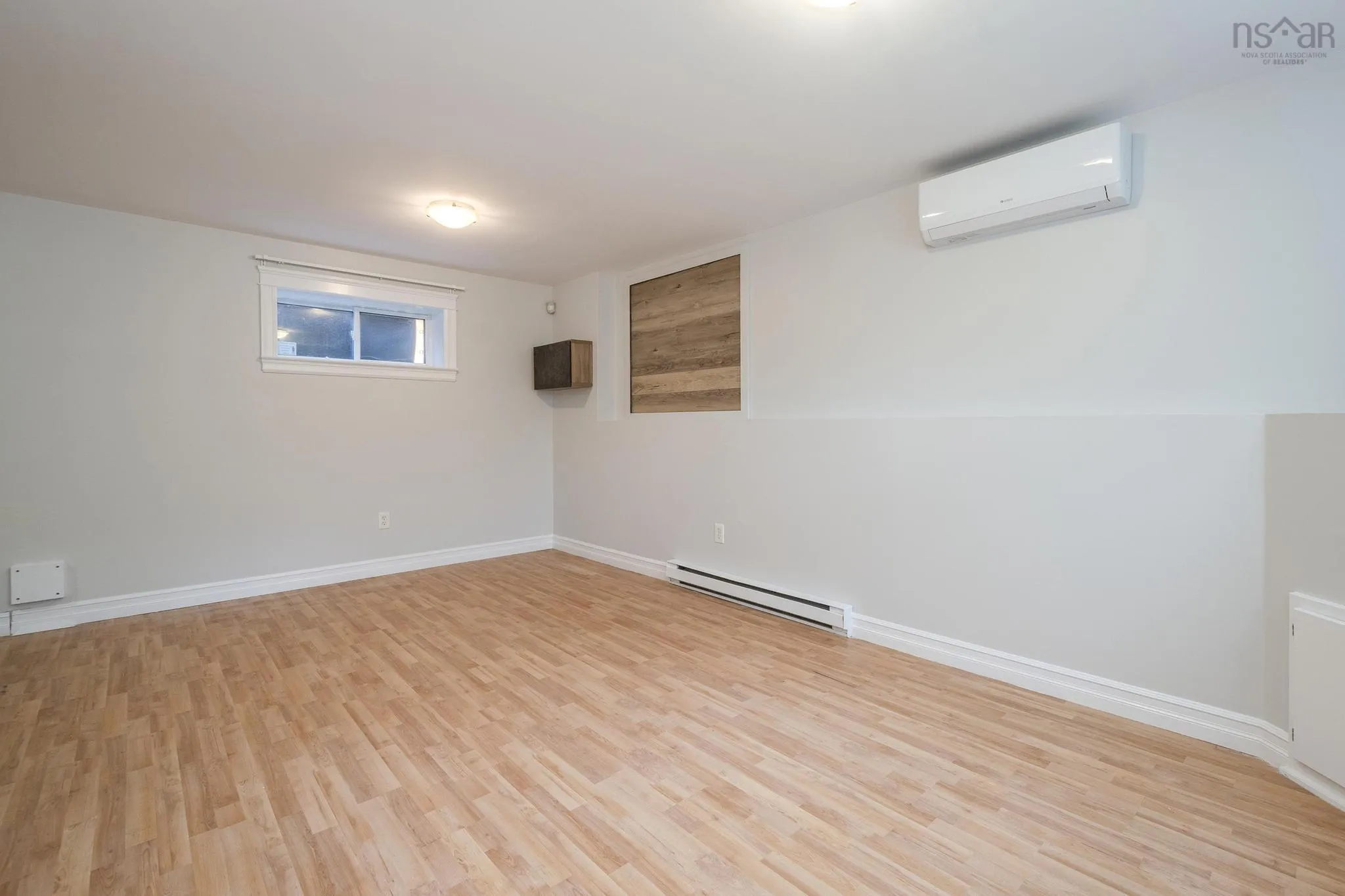 33 Sunnydale Crescent, Bedford, NS B4A 2S6, 4 Bedrooms Bedrooms, ,3 BathroomsBathrooms,Residential,For Sale,Sunnydale,202519276