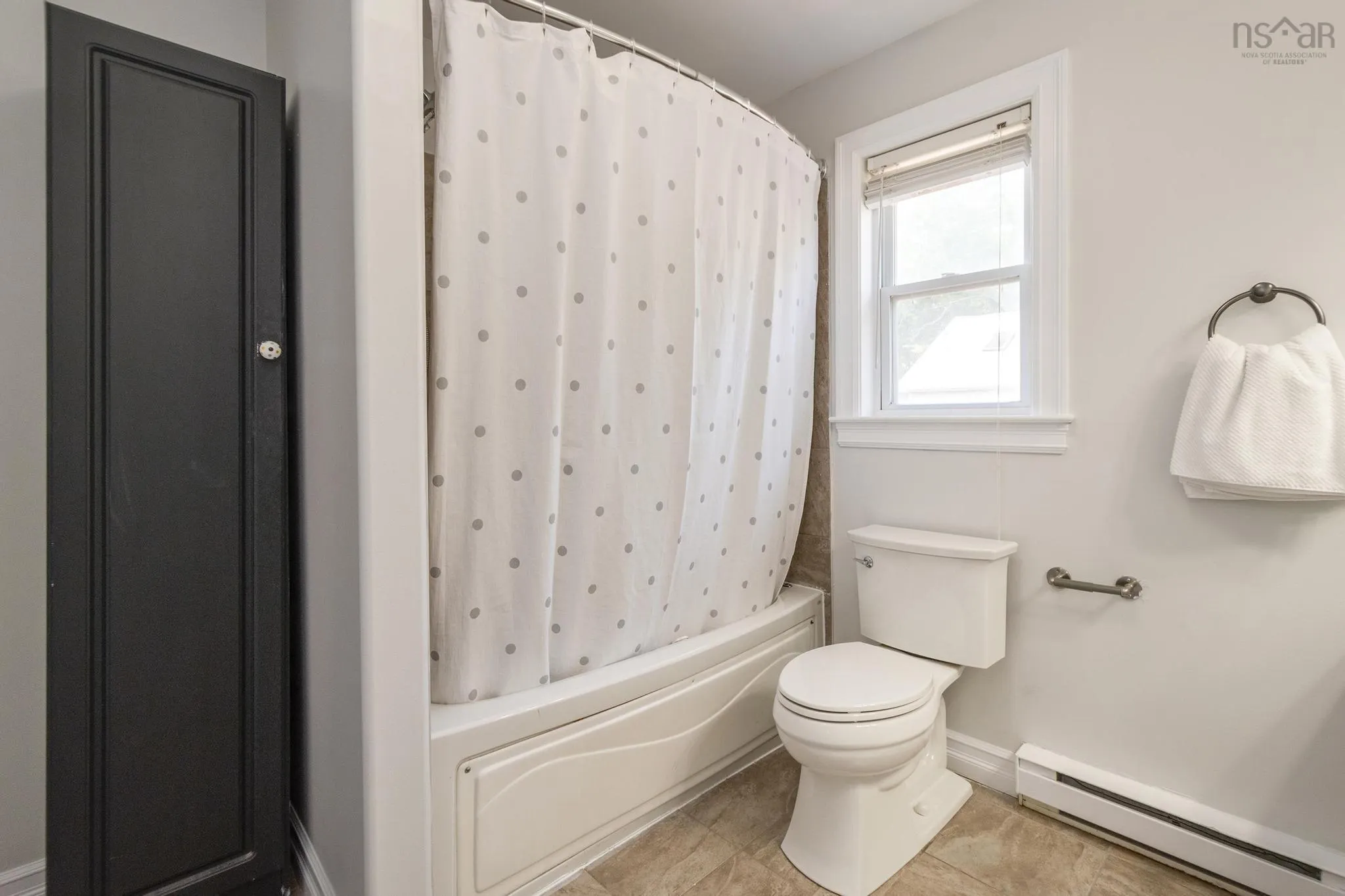 33 Sunnydale Crescent, Bedford, NS B4A 2S6, 4 Bedrooms Bedrooms, ,3 BathroomsBathrooms,Residential,For Sale,Sunnydale,202519276
