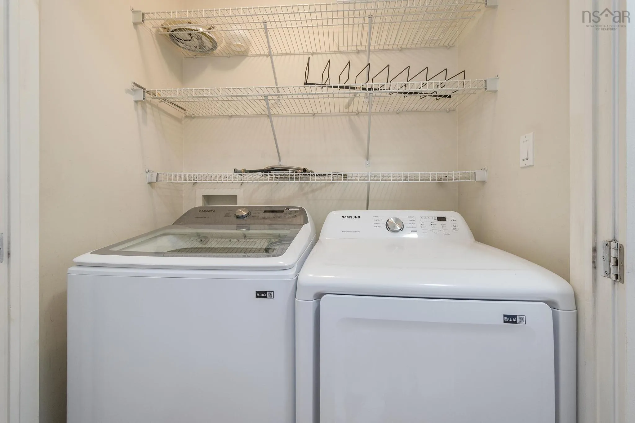 33 Sunnydale Crescent, Bedford, NS B4A 2S6, 4 Bedrooms Bedrooms, ,3 BathroomsBathrooms,Residential,For Sale,Sunnydale,202519276