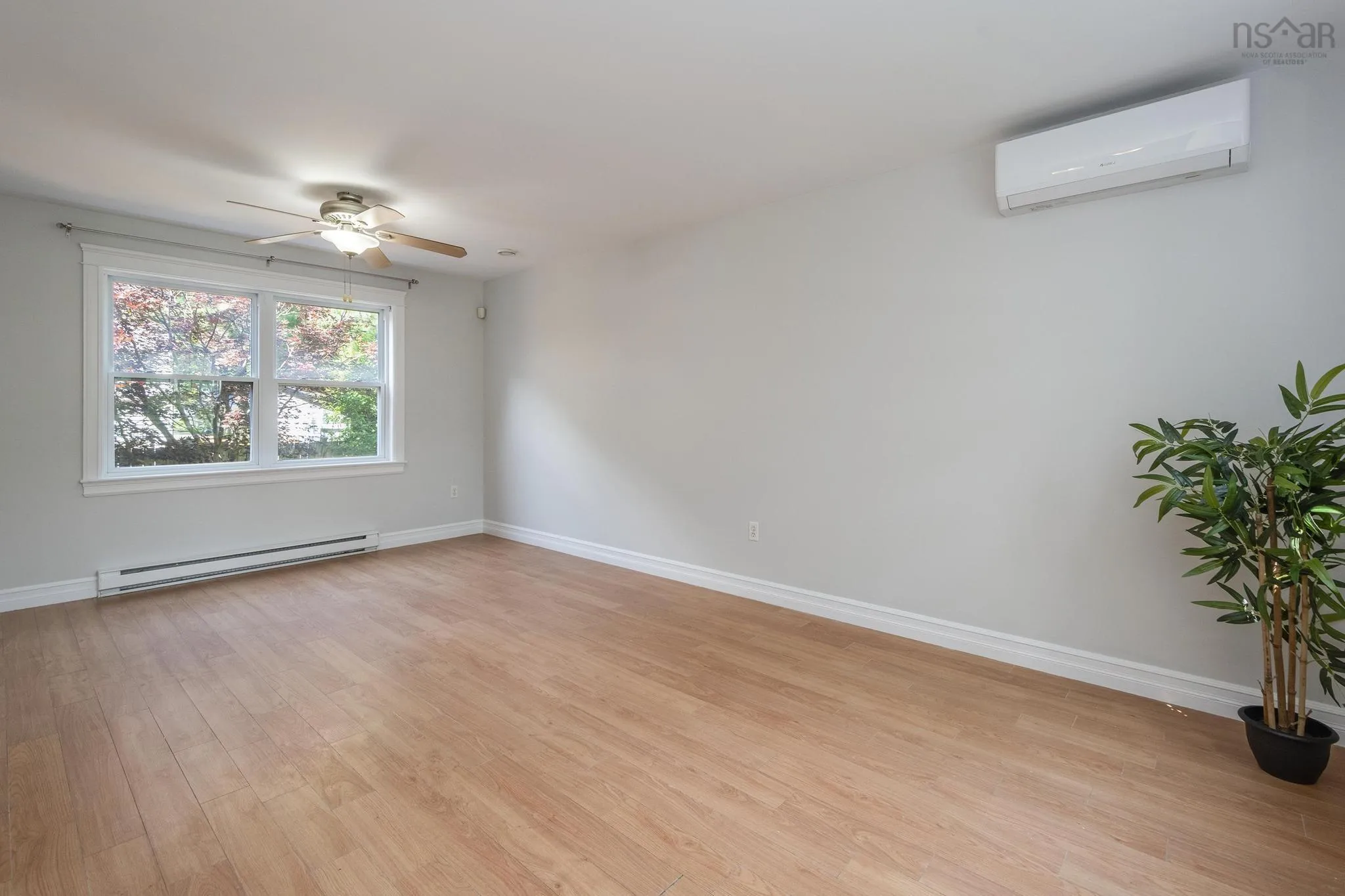 33 Sunnydale Crescent, Bedford, NS B4A 2S6, 4 Bedrooms Bedrooms, ,3 BathroomsBathrooms,Residential,For Sale,Sunnydale,202519276