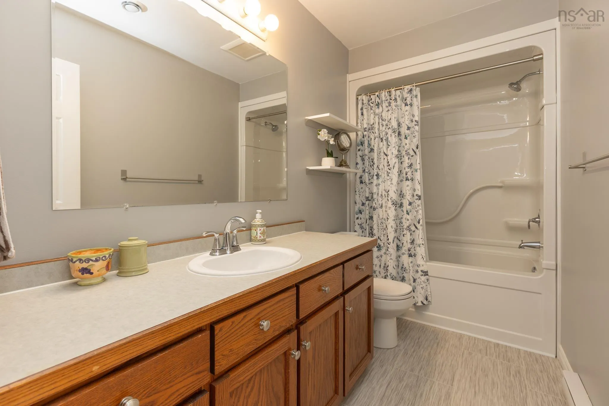 25 Breeze Drive, Yarmouth, NS B5A 4V1, 3 Bedrooms Bedrooms, ,3 BathroomsBathrooms,Residential,For Sale,Breeze,202520130