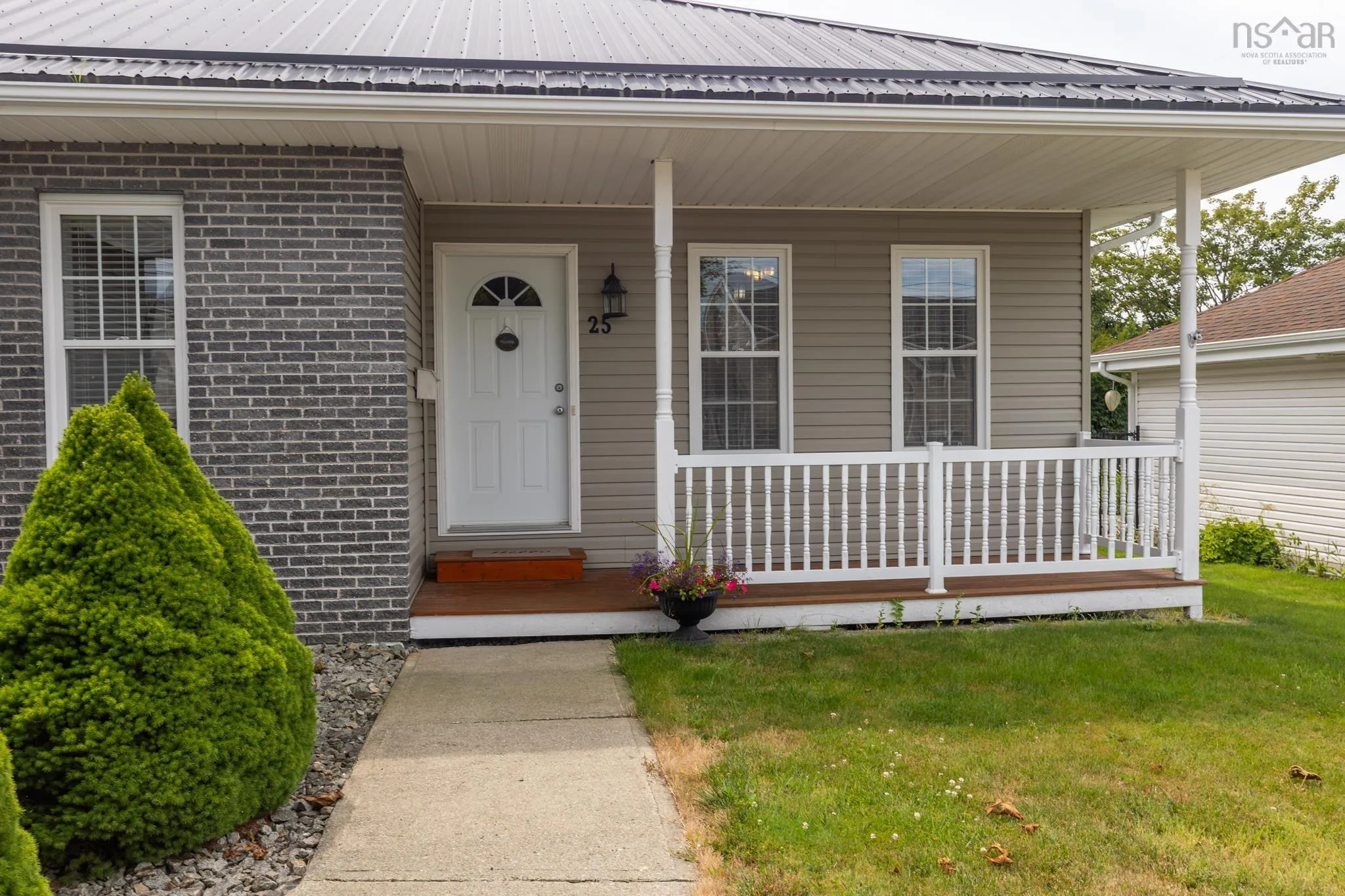 25 Breeze Drive, Yarmouth, NS B5A 4V1, 3 Bedrooms Bedrooms, ,3 BathroomsBathrooms,Residential,For Sale,Breeze,202520130