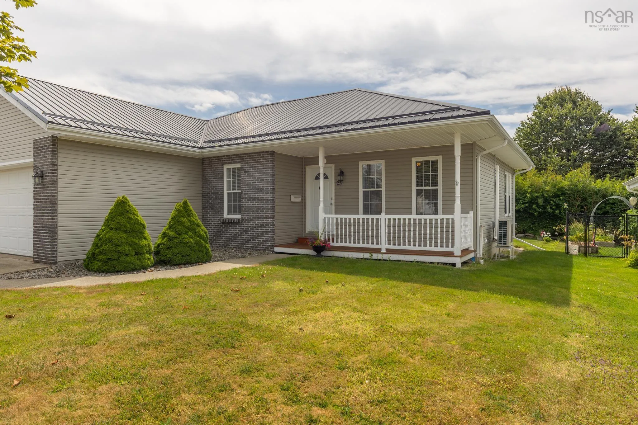 25 Breeze Drive, Yarmouth, NS B5A 4V1, 3 Bedrooms Bedrooms, ,3 BathroomsBathrooms,Residential,For Sale,Breeze,202520130