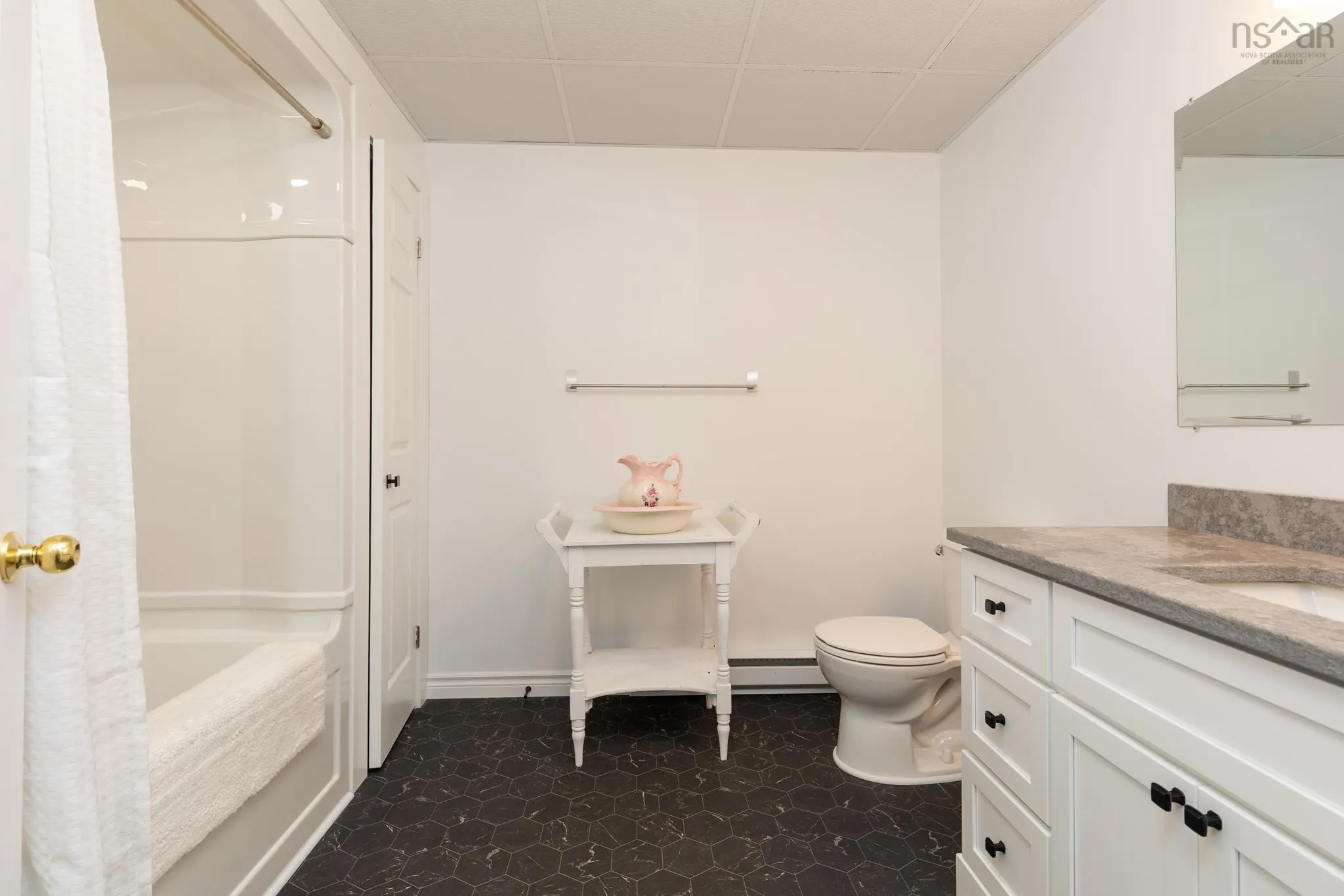 25 Breeze Drive, Yarmouth, NS B5A 4V1, 3 Bedrooms Bedrooms, ,3 BathroomsBathrooms,Residential,For Sale,Breeze,202520130