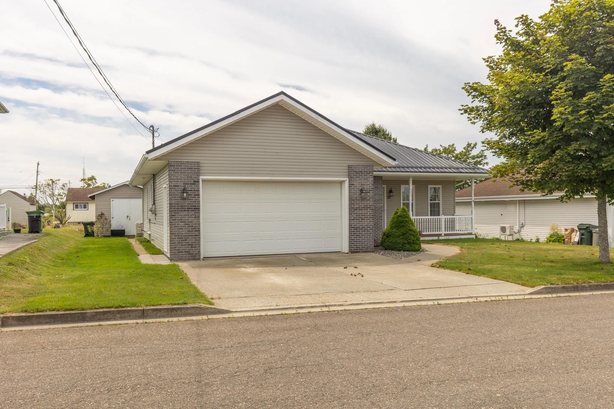 25 Breeze Drive, Yarmouth, NS B5A 4V1, 3 Bedrooms Bedrooms, ,3 BathroomsBathrooms,Residential,For Sale,Breeze,202520130