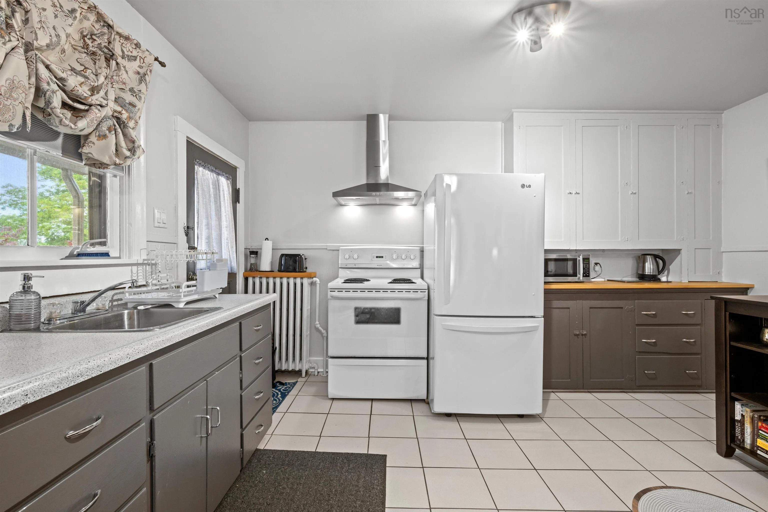 153 Pleasant Street, Bridgewater, NS B4V 1N4, 5 Bedrooms Bedrooms, ,3 BathroomsBathrooms,Residential,For Sale,Pleasant,202518019