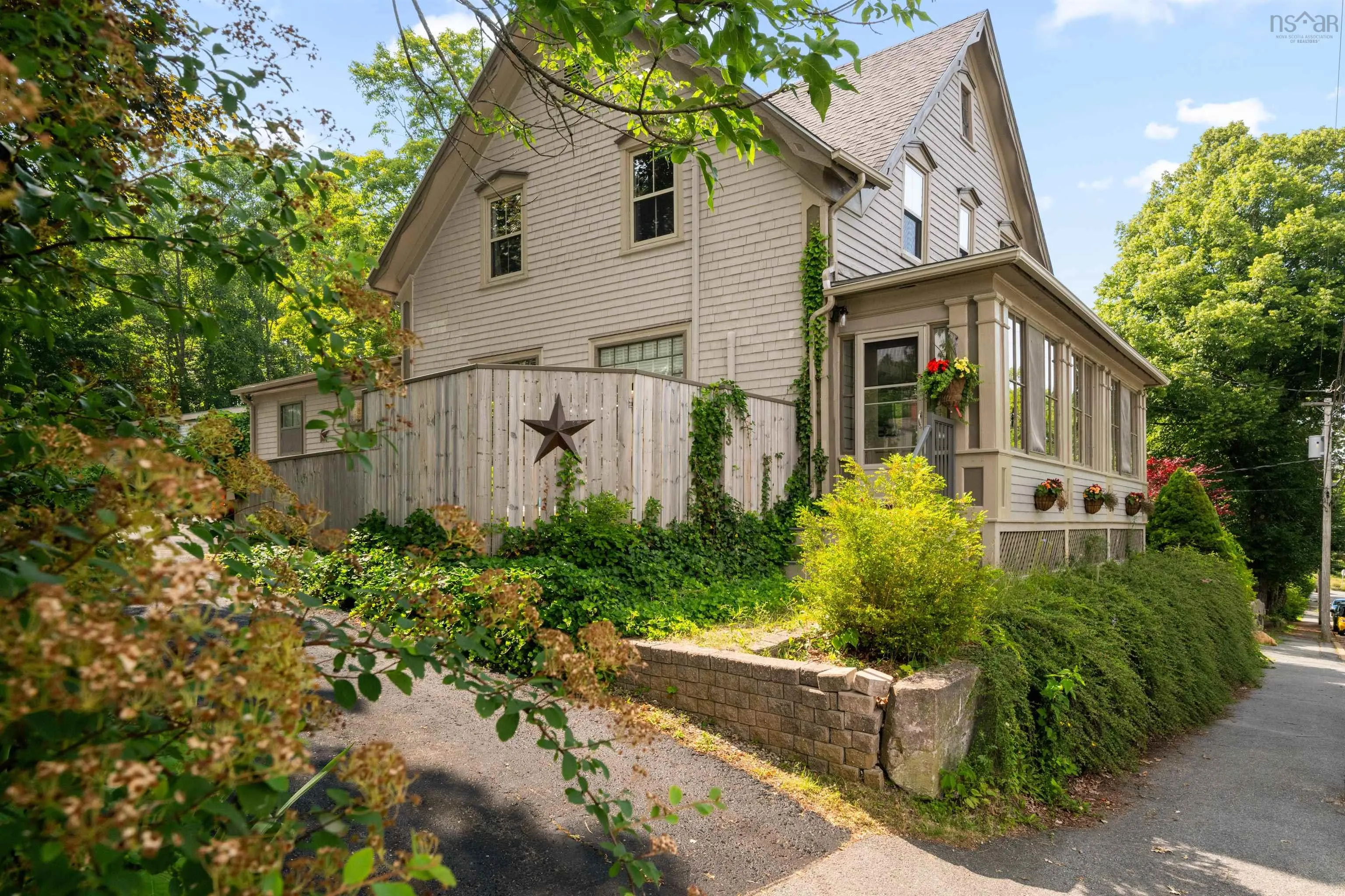 153 Pleasant Street, Bridgewater, NS B4V 1N4, 5 Bedrooms Bedrooms, ,3 BathroomsBathrooms,Residential,For Sale,Pleasant,202518019