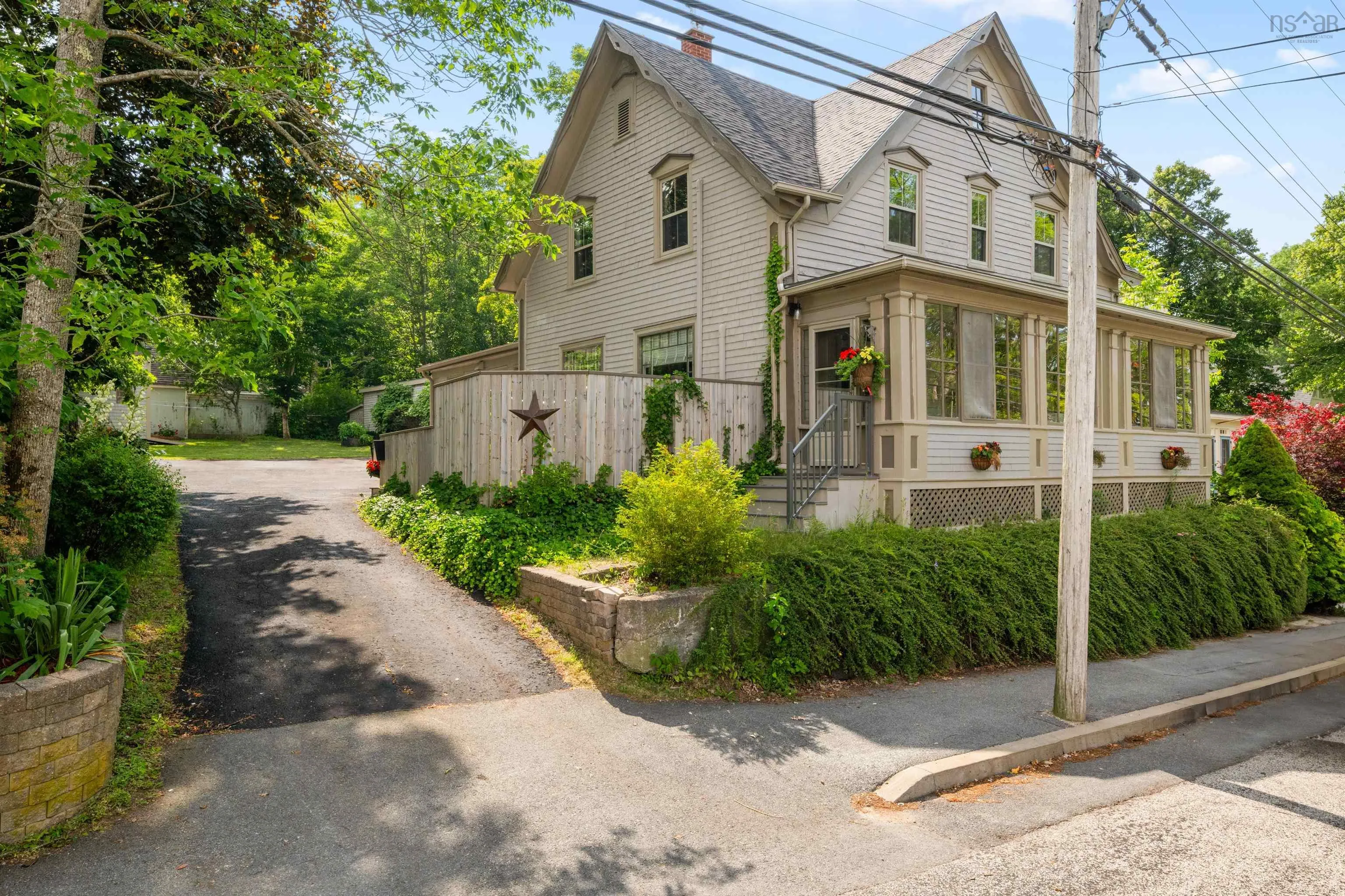 153 Pleasant Street, Bridgewater, NS B4V 1N4, 5 Bedrooms Bedrooms, ,3 BathroomsBathrooms,Residential,For Sale,Pleasant,202518019