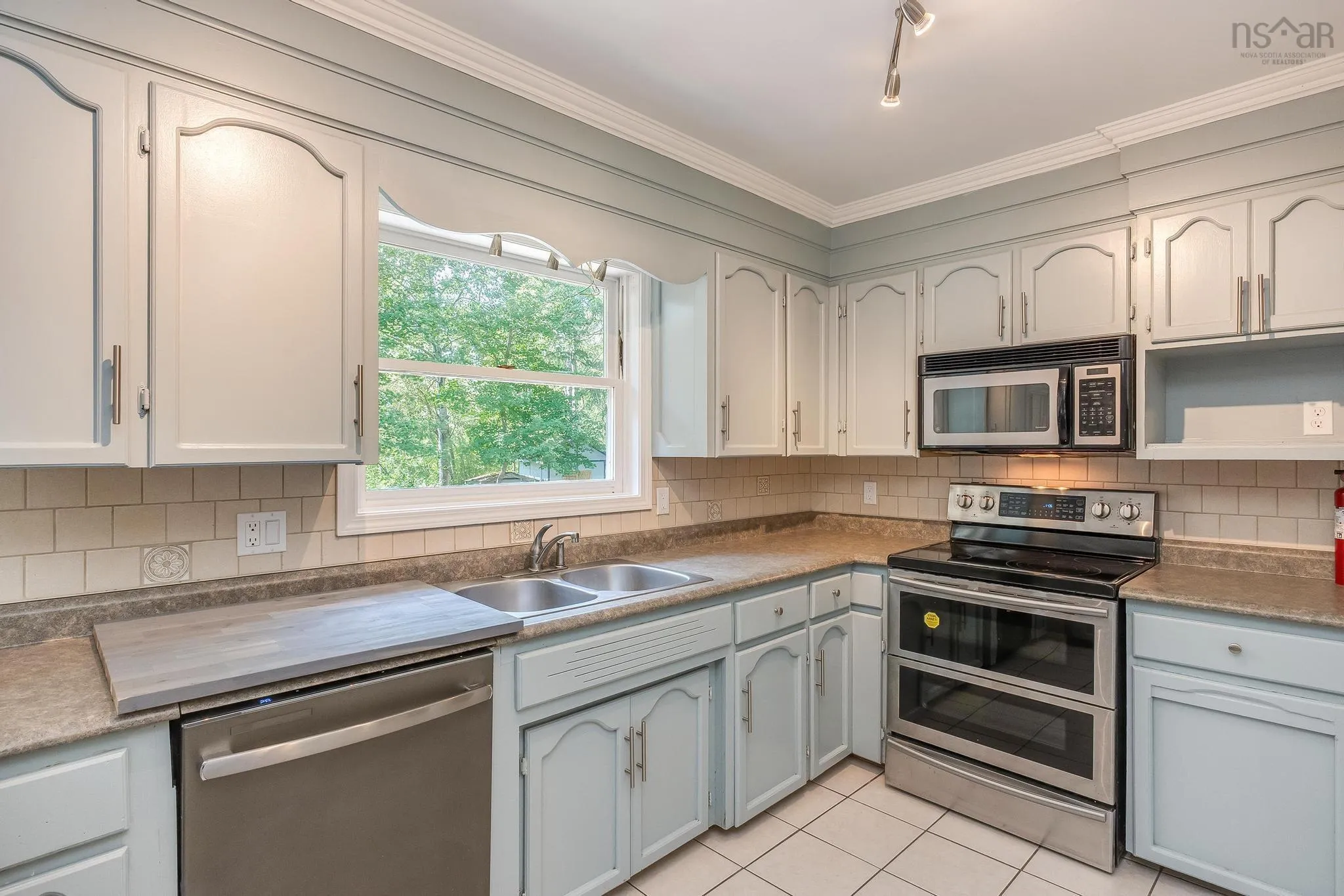 965 Labrador Lane, Greenwood, NS B0P 1N0, 3 Bedrooms Bedrooms, ,2 BathroomsBathrooms,Residential,For Sale,Labrador Lane,202518547