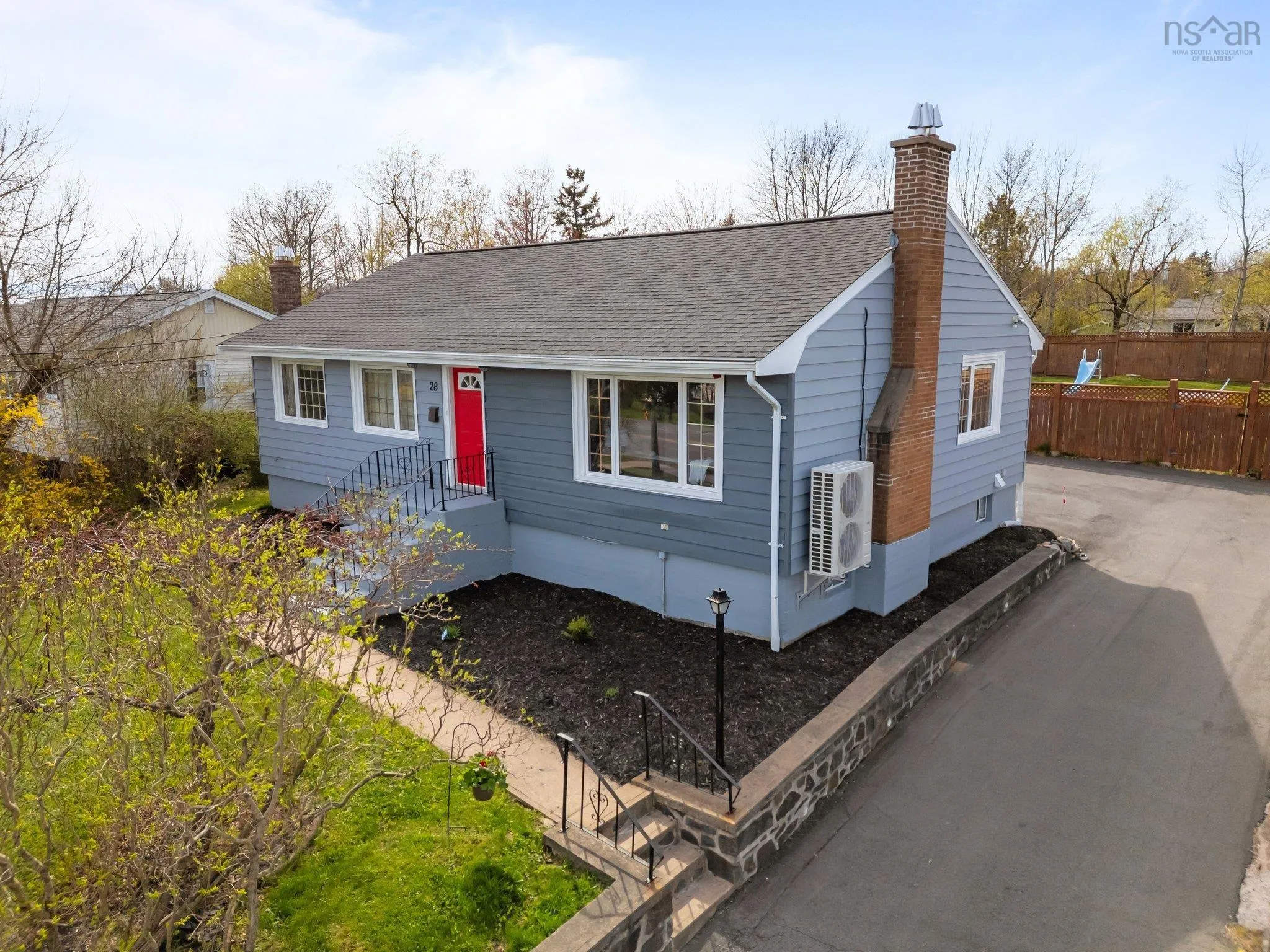 28 Beaver Bank Road, Lower Sackville Ns B4e 1g5, 3 Bedrooms Bedrooms, ,2 BathroomsBathrooms,Residential,For Sale,Beaver Bank,202510447