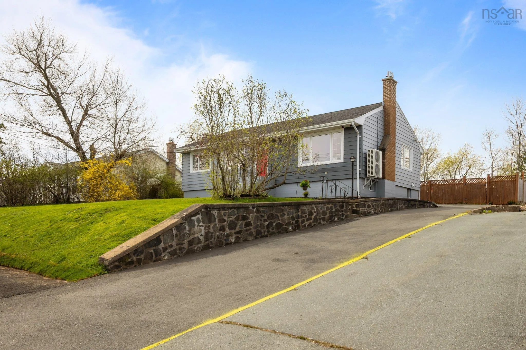 28 Beaver Bank Road, Lower Sackville Ns B4e 1g5, 3 Bedrooms Bedrooms, ,2 BathroomsBathrooms,Residential,For Sale,Beaver Bank,202510447