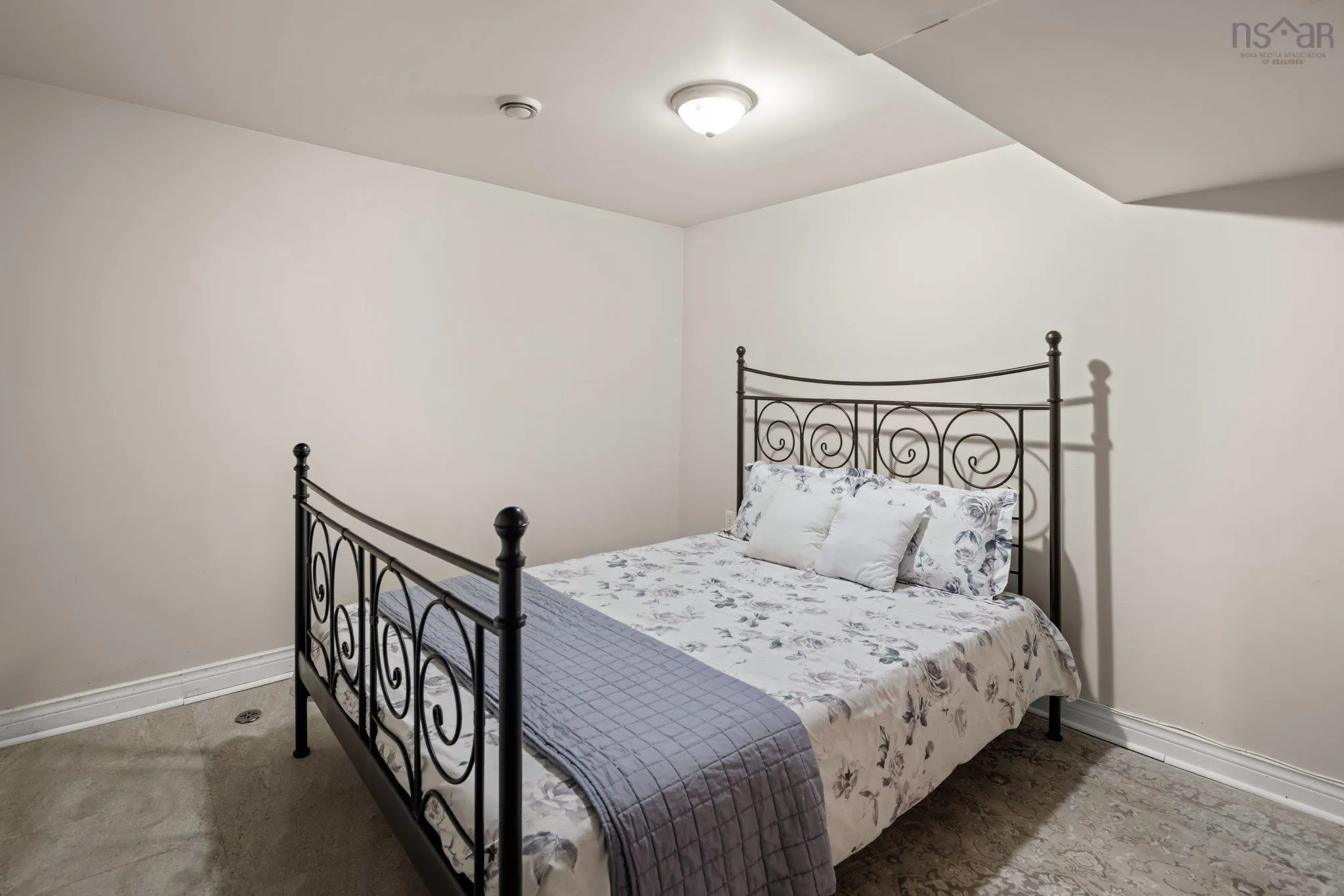 28 Beaver Bank Road, Lower Sackville Ns B4e 1g5, 3 Bedrooms Bedrooms, ,2 BathroomsBathrooms,Residential,For Sale,Beaver Bank,202510447