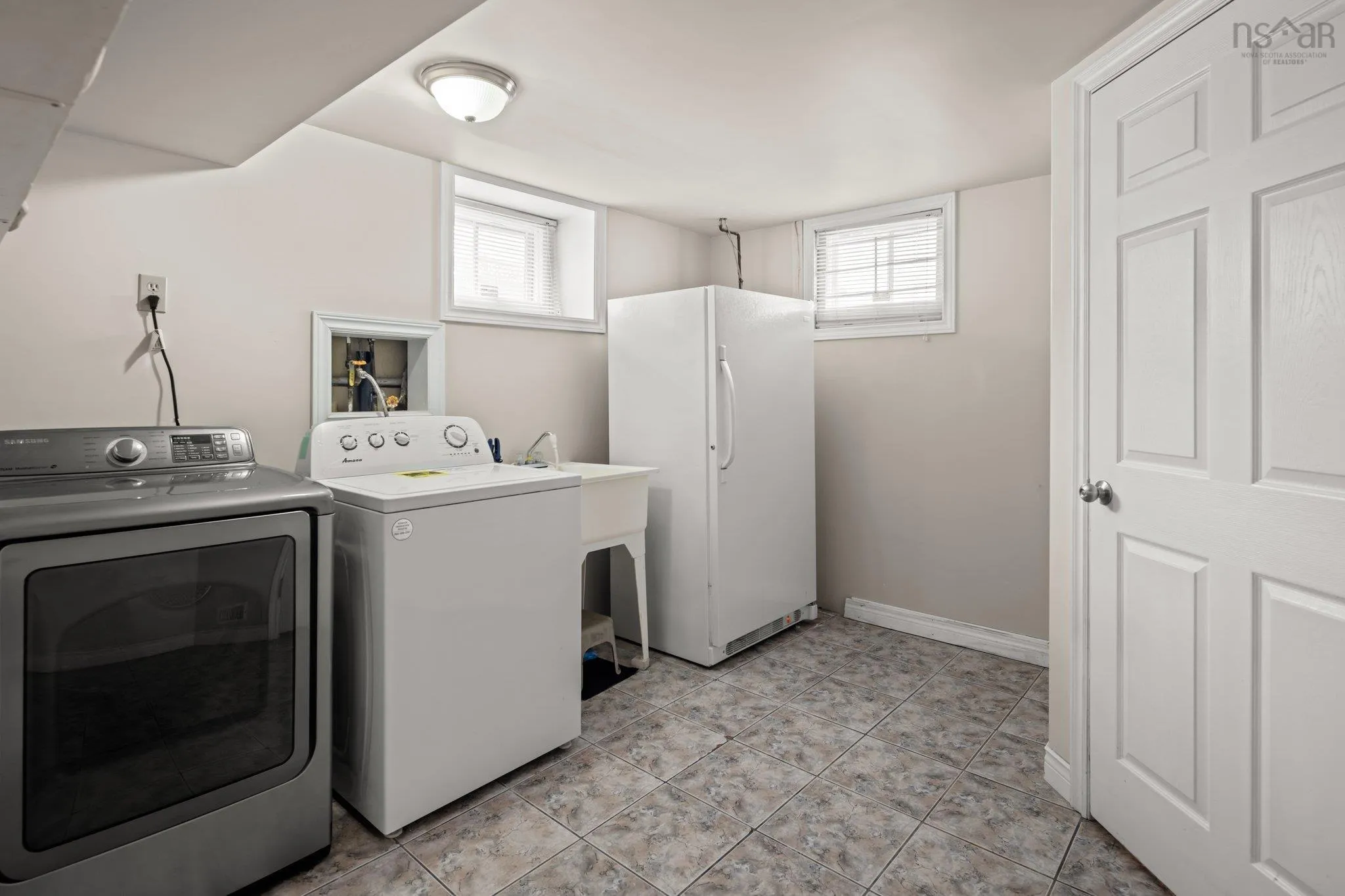 28 Beaver Bank Road, Lower Sackville Ns B4e 1g5, 3 Bedrooms Bedrooms, ,2 BathroomsBathrooms,Residential,For Sale,Beaver Bank,202510447